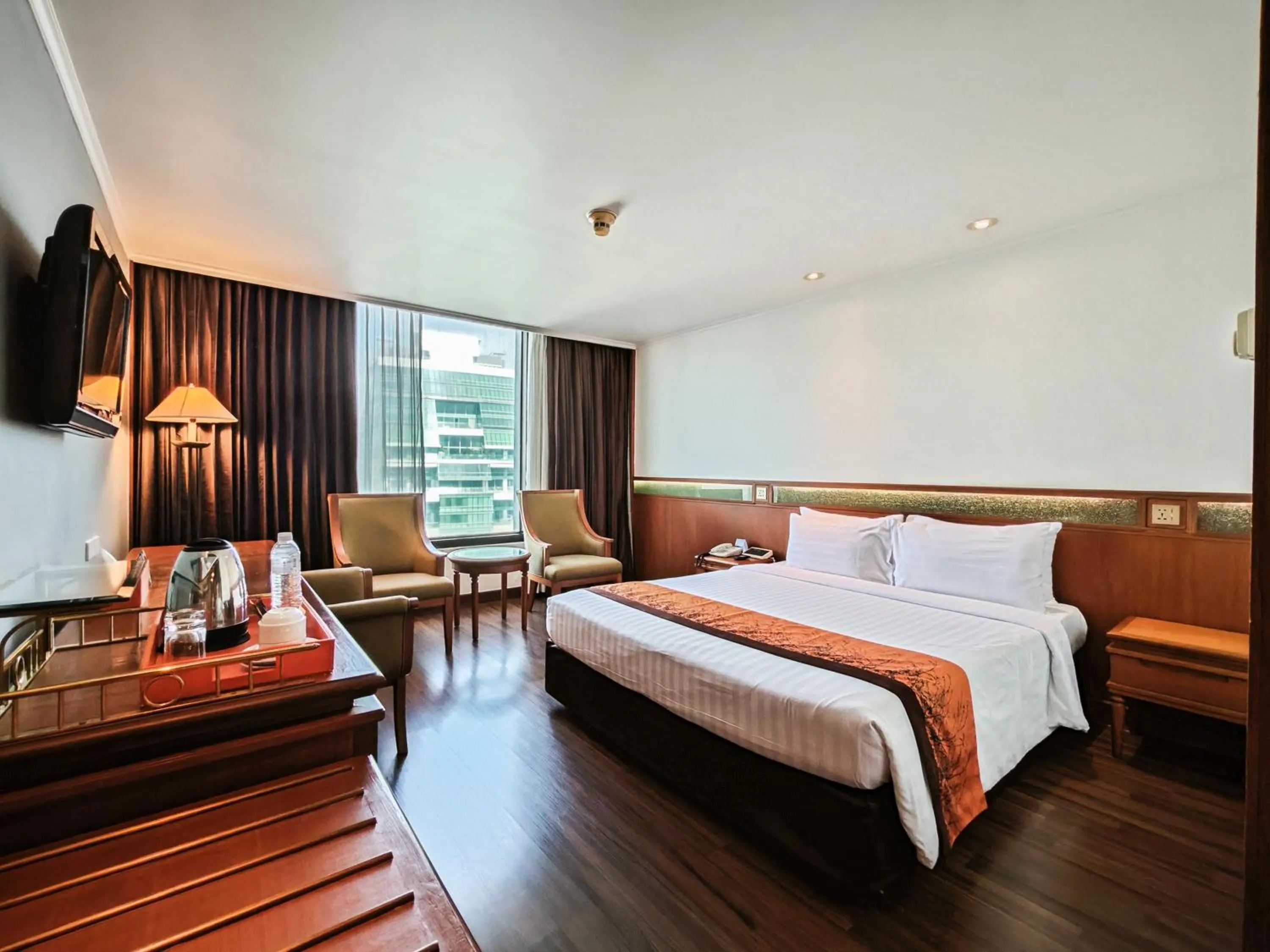 Business Deluxe King in Bangkok Hotel Lotus Sukhumvit 33