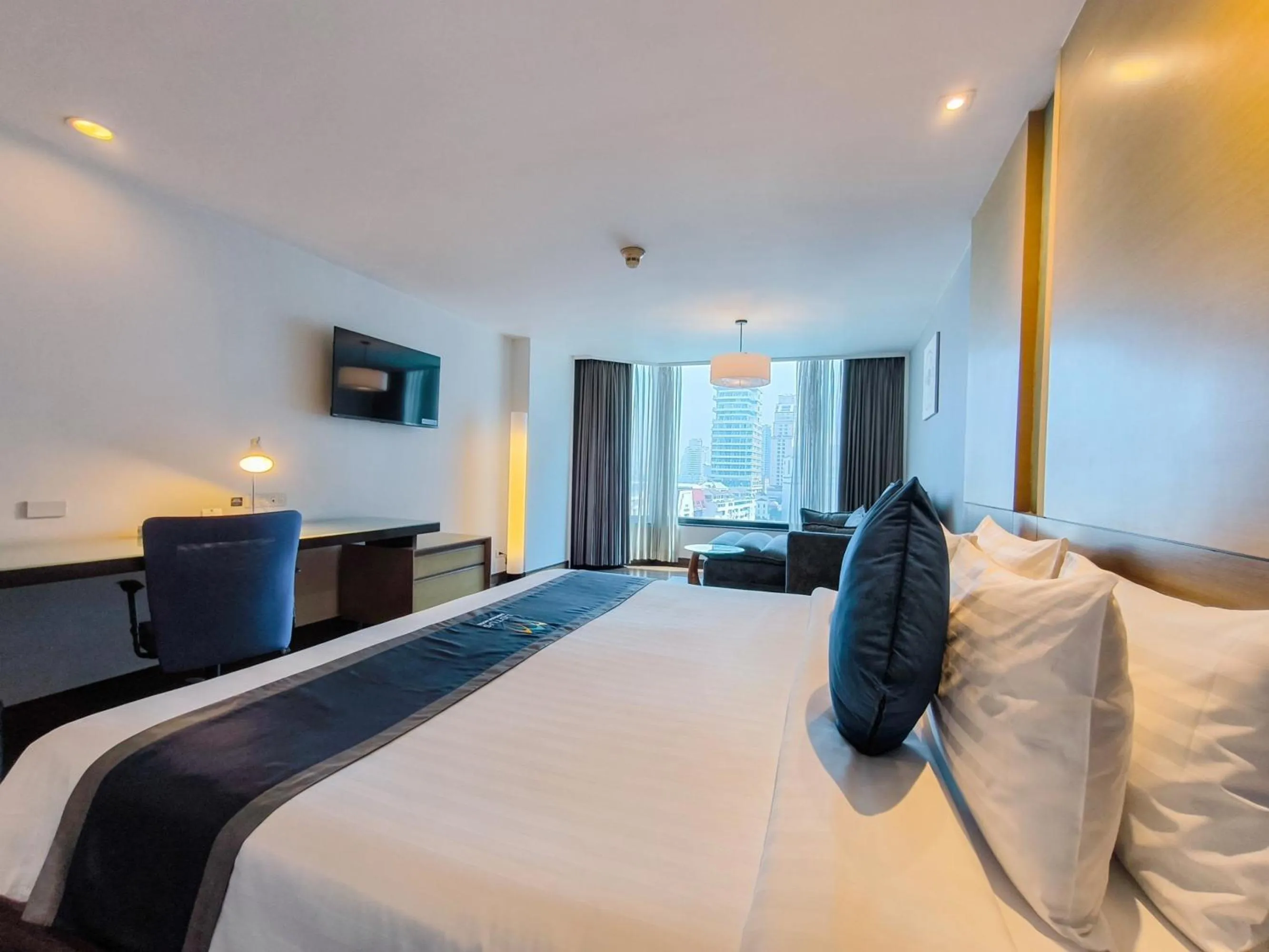 Premier Friend and Family Connecting Room in Bangkok Hotel Lotus Sukhumvit 33