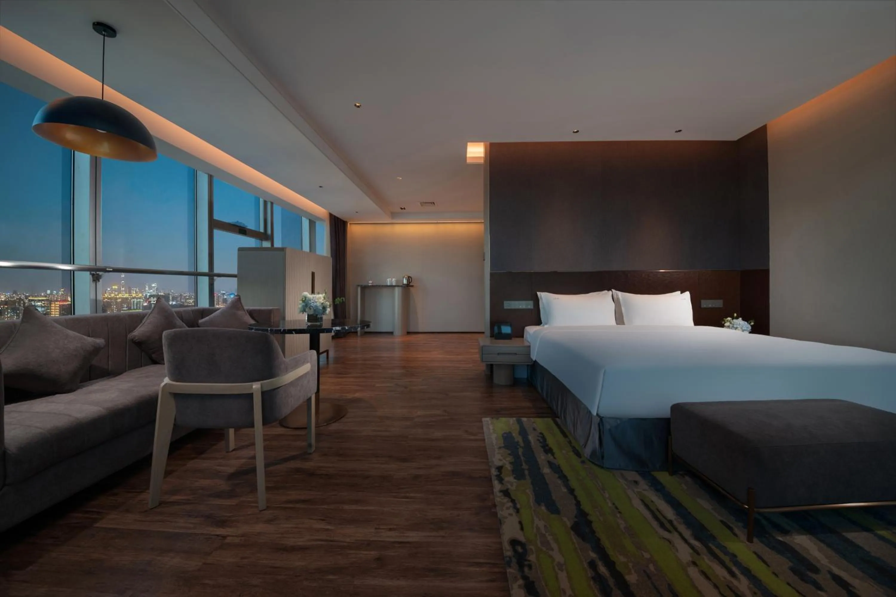 King Suite with Panoramic View in Holiday Inn Beijing Focus Square by IHG
