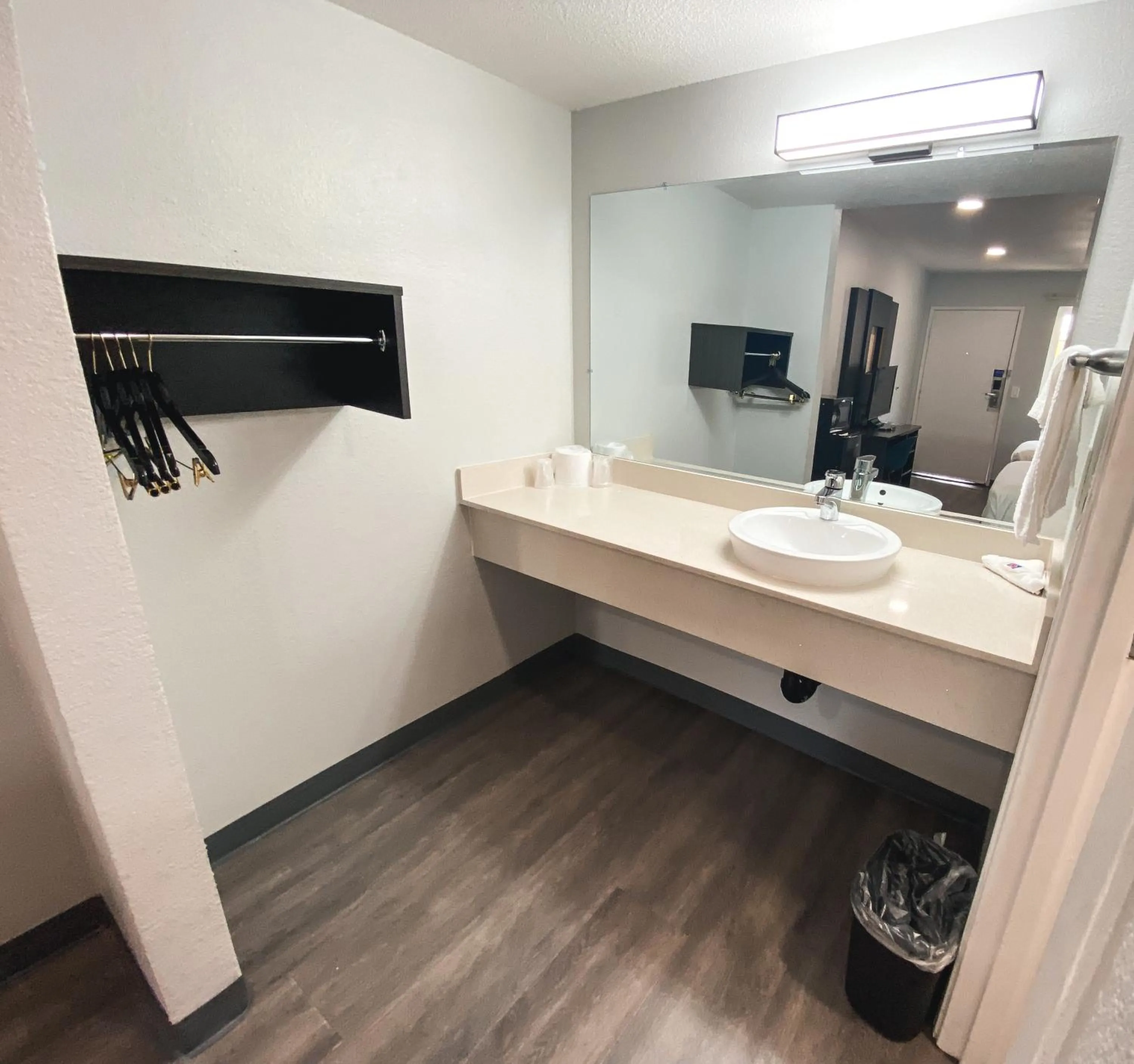 Deluxe Queen Room with Two Queen Beds in Motel 6-Sacramento, CA - North