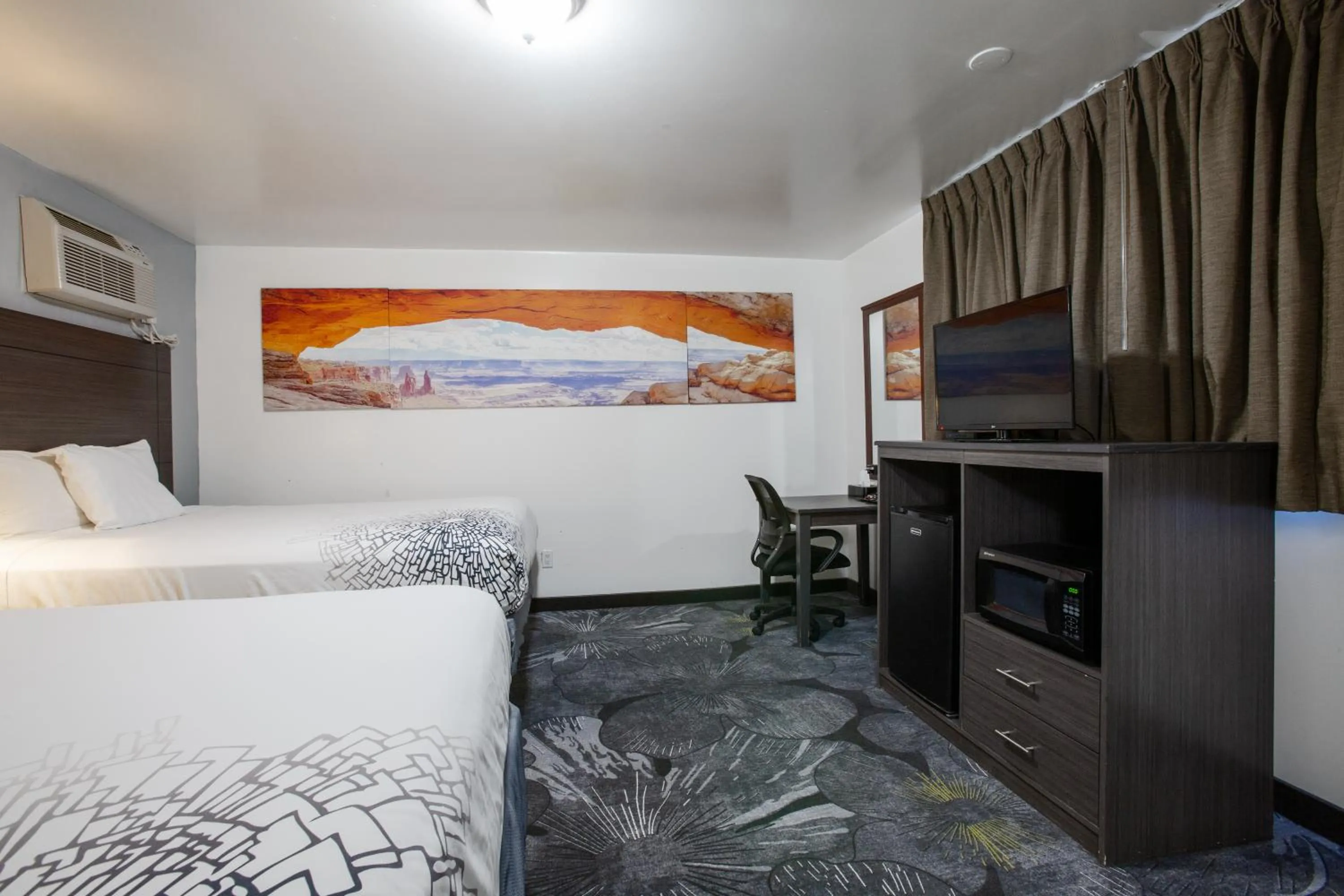 Queen Room with Two Queen Beds - Non-Smoking in Star Route 66 Grand Canyon