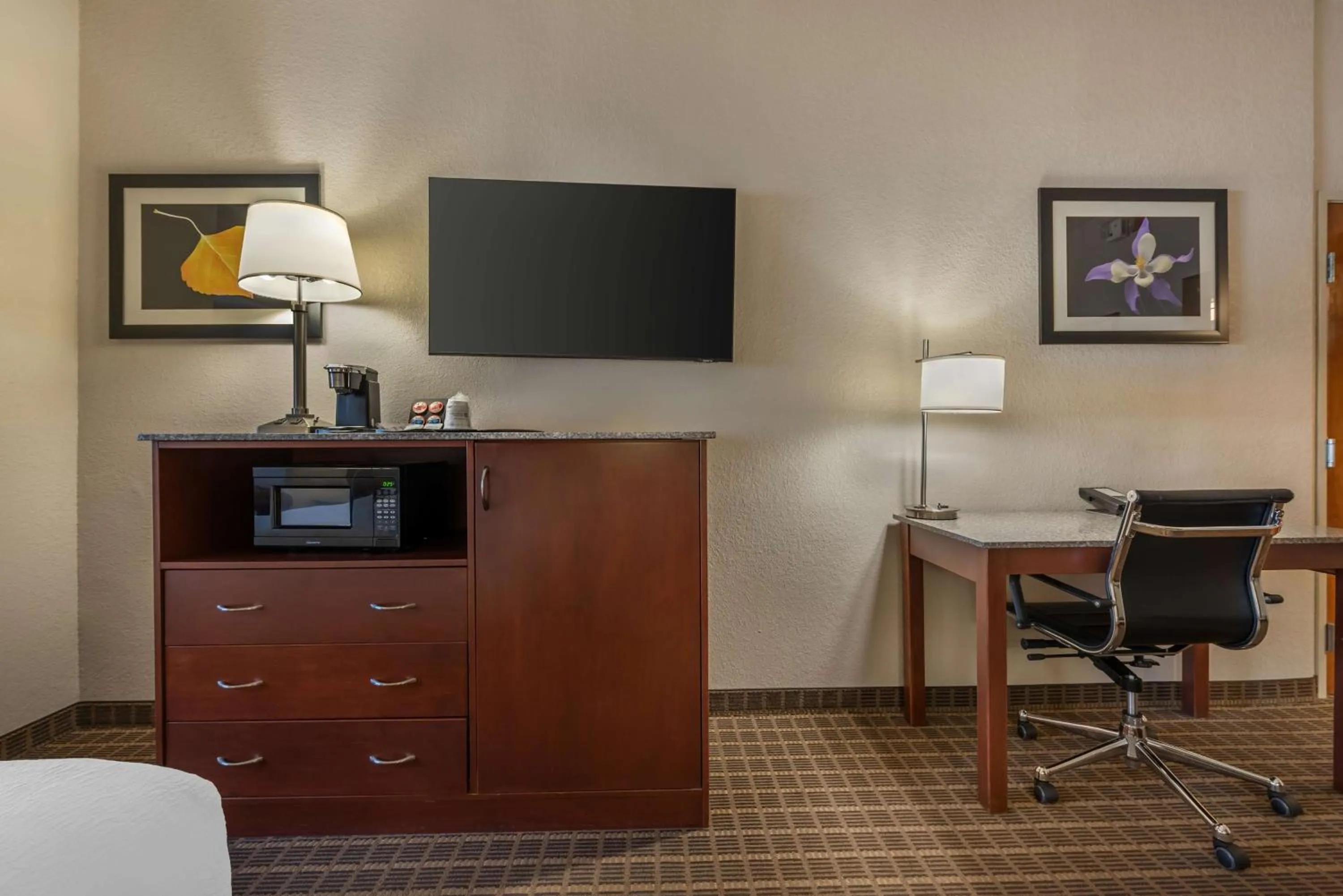 King Suite with Bath Tub - Disability/Non-Smoking in Best Western Plus Peak Vista Inn & Suites