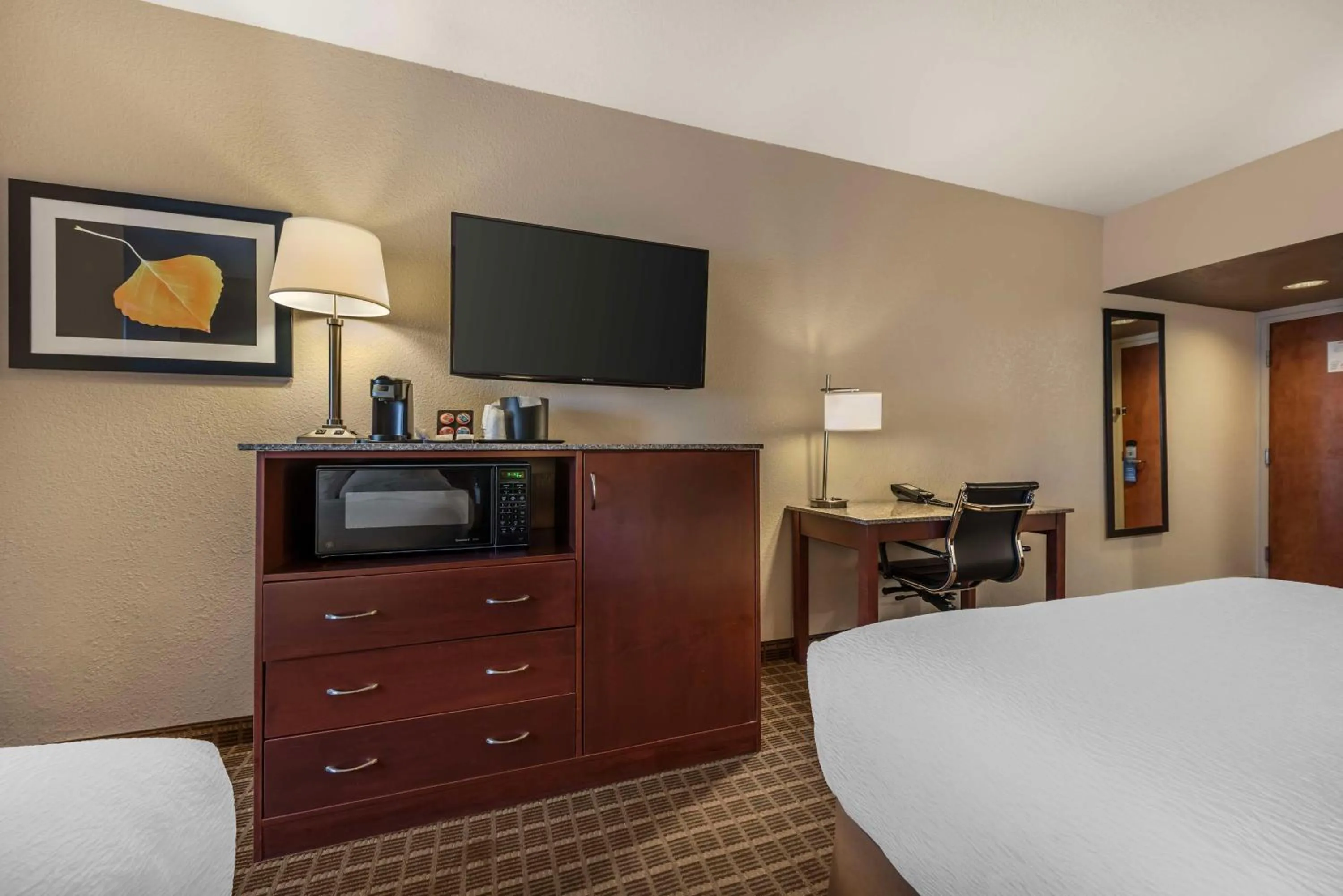Deluxe Queen Room with Two Queen Beds in Best Western Plus Peak Vista Inn & Suites
