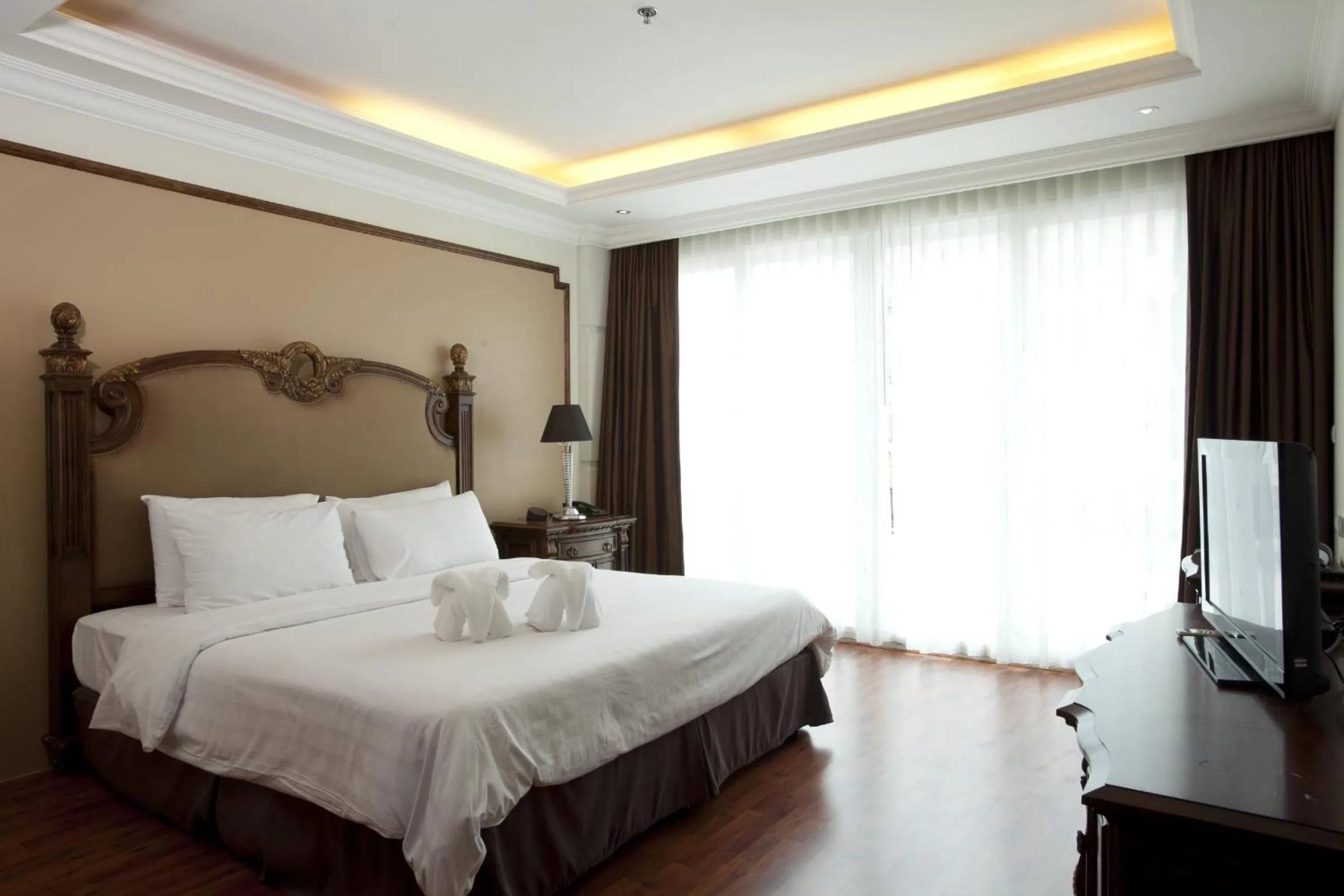 Superior Double Room in LK Miracle Suite - SHA Extra Plus
