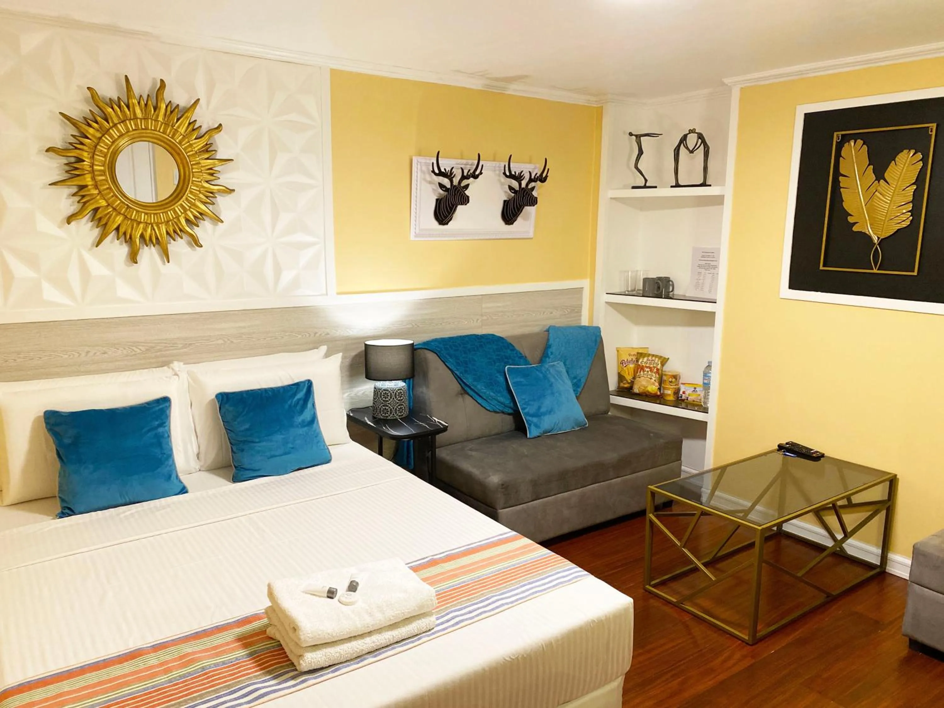 Double Room with Shared Bathroom in Little Norway Guesthouse - Mactan Cebu International Airport