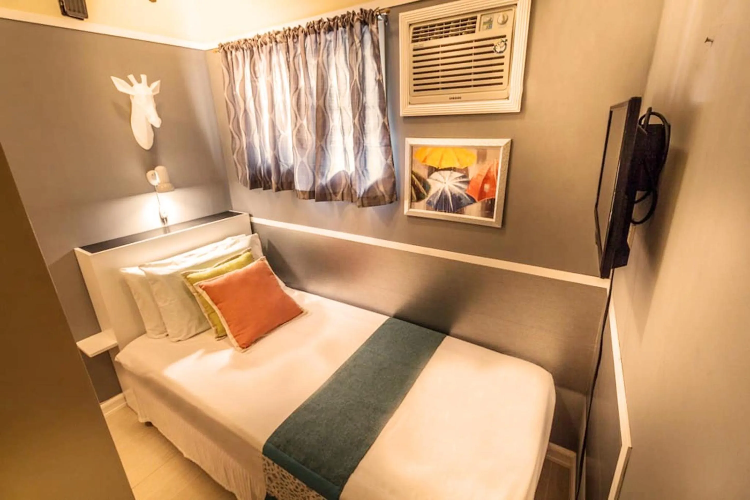 Single Room with Private Bathroom in Little Norway Guesthouse - Mactan Cebu International Airport