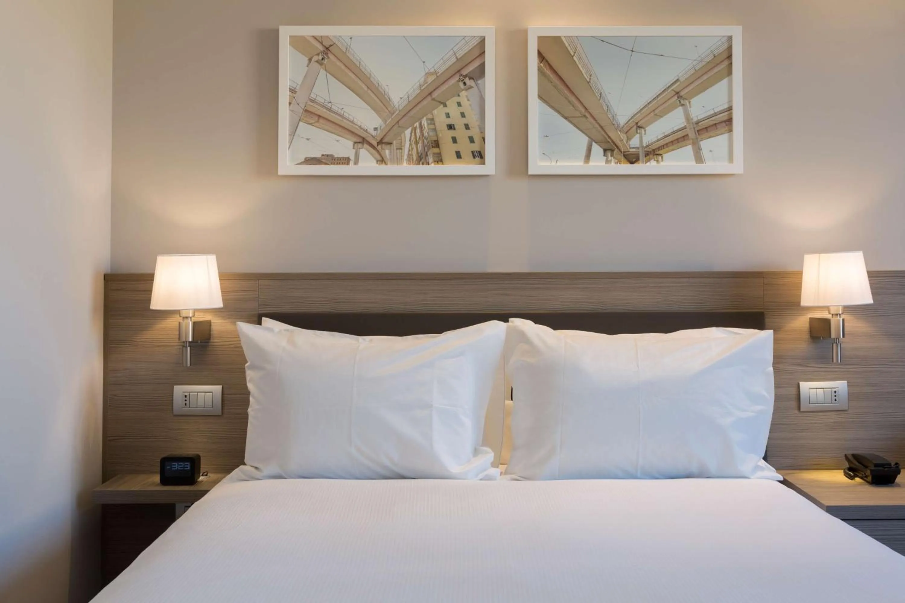 Queen Room with Sofa in Hampton By Hilton Rome East