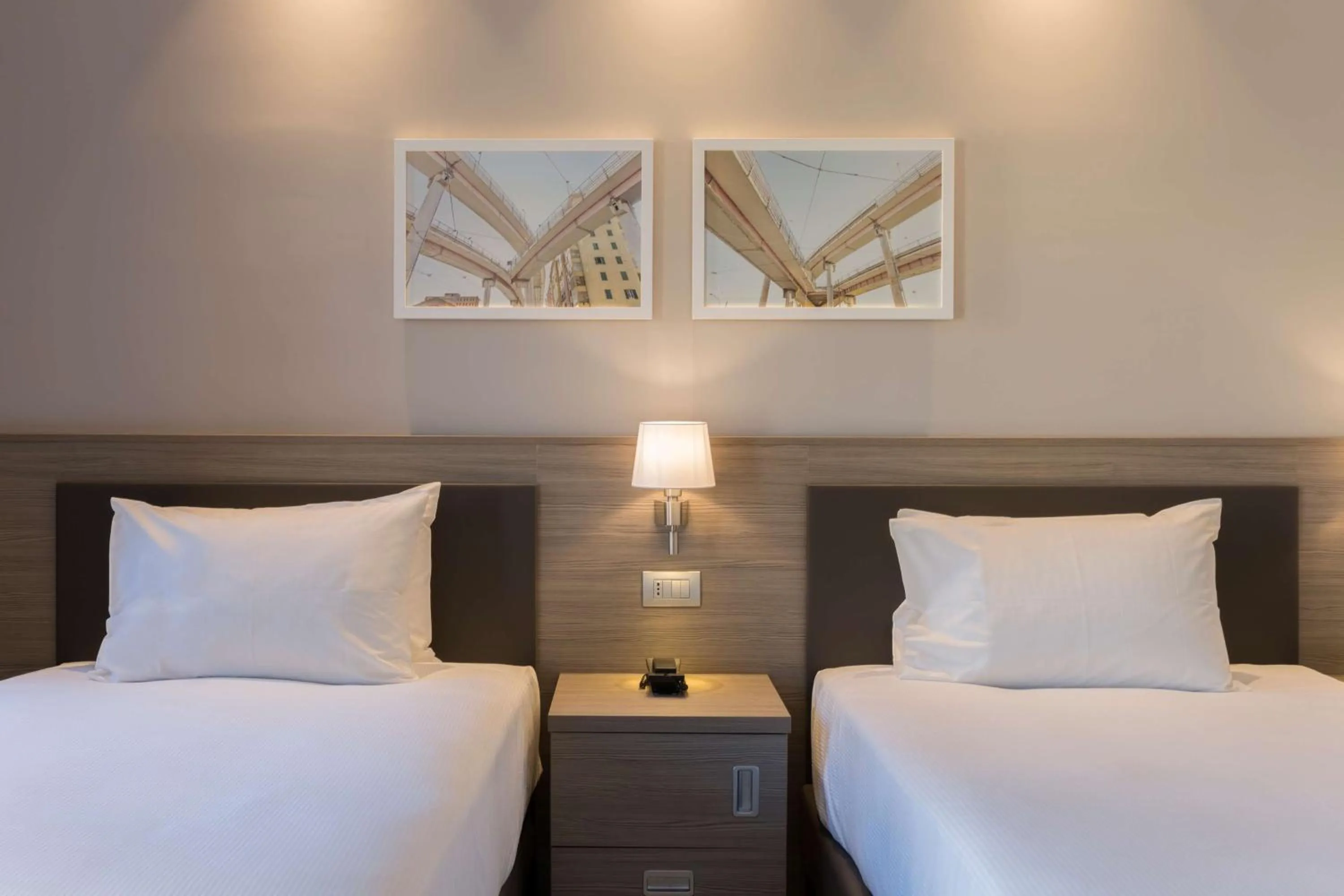 Twin Room in Hampton By Hilton Rome East