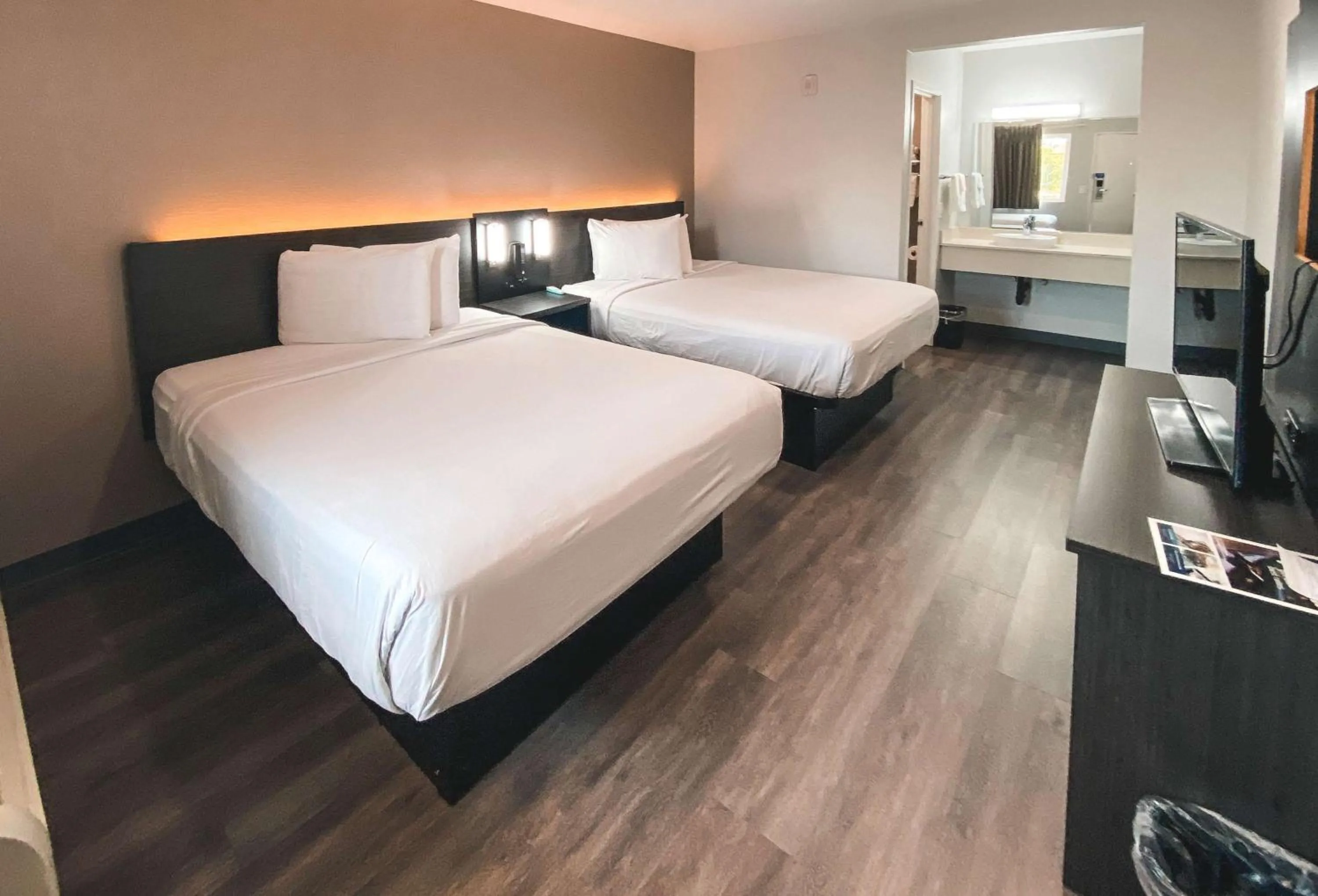 Quadruple Room - single occupancy in Motel 6-West Sacramento, CA