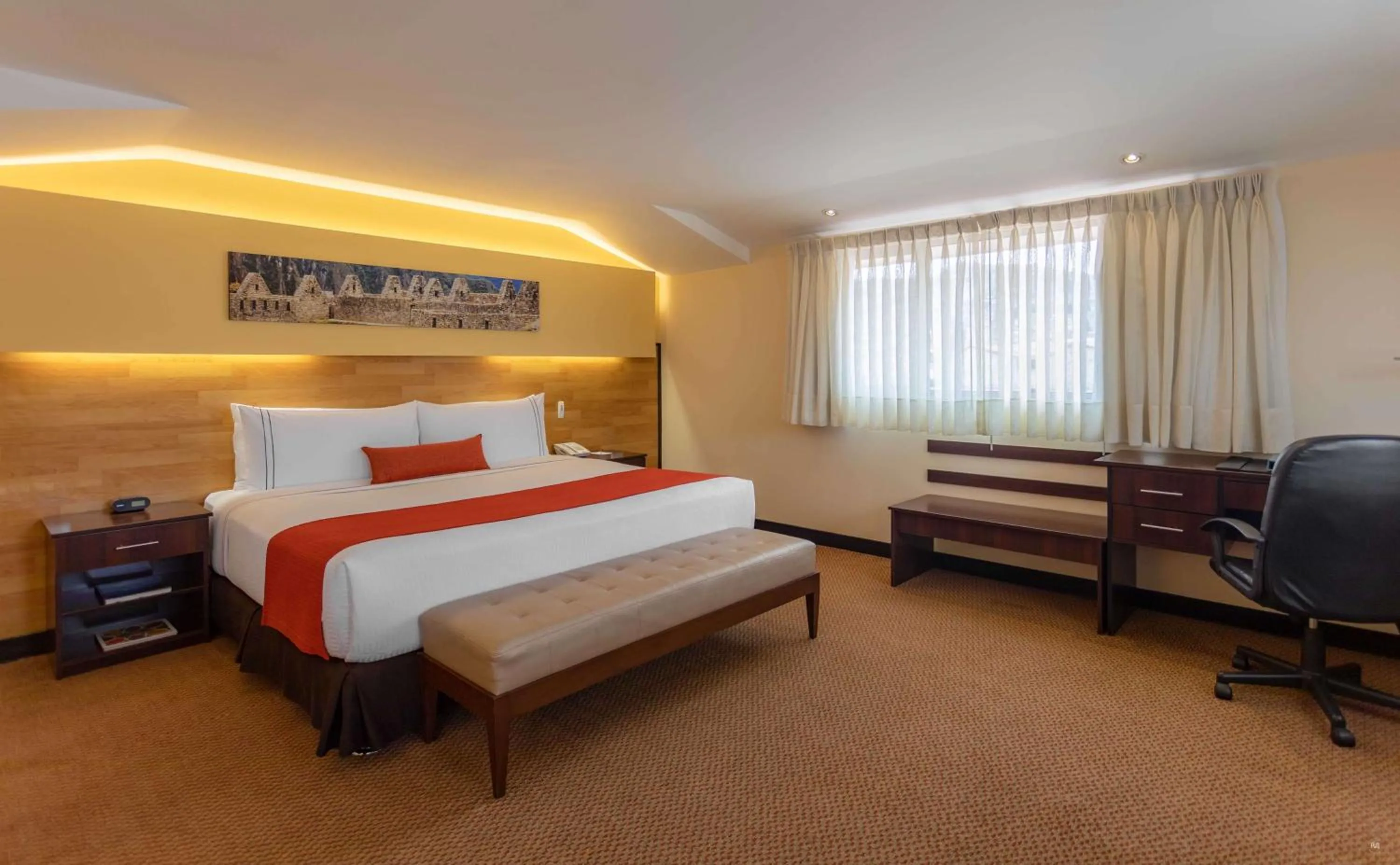 Executive Double Room with One King Size Bed in Sonesta Hotel Cusco