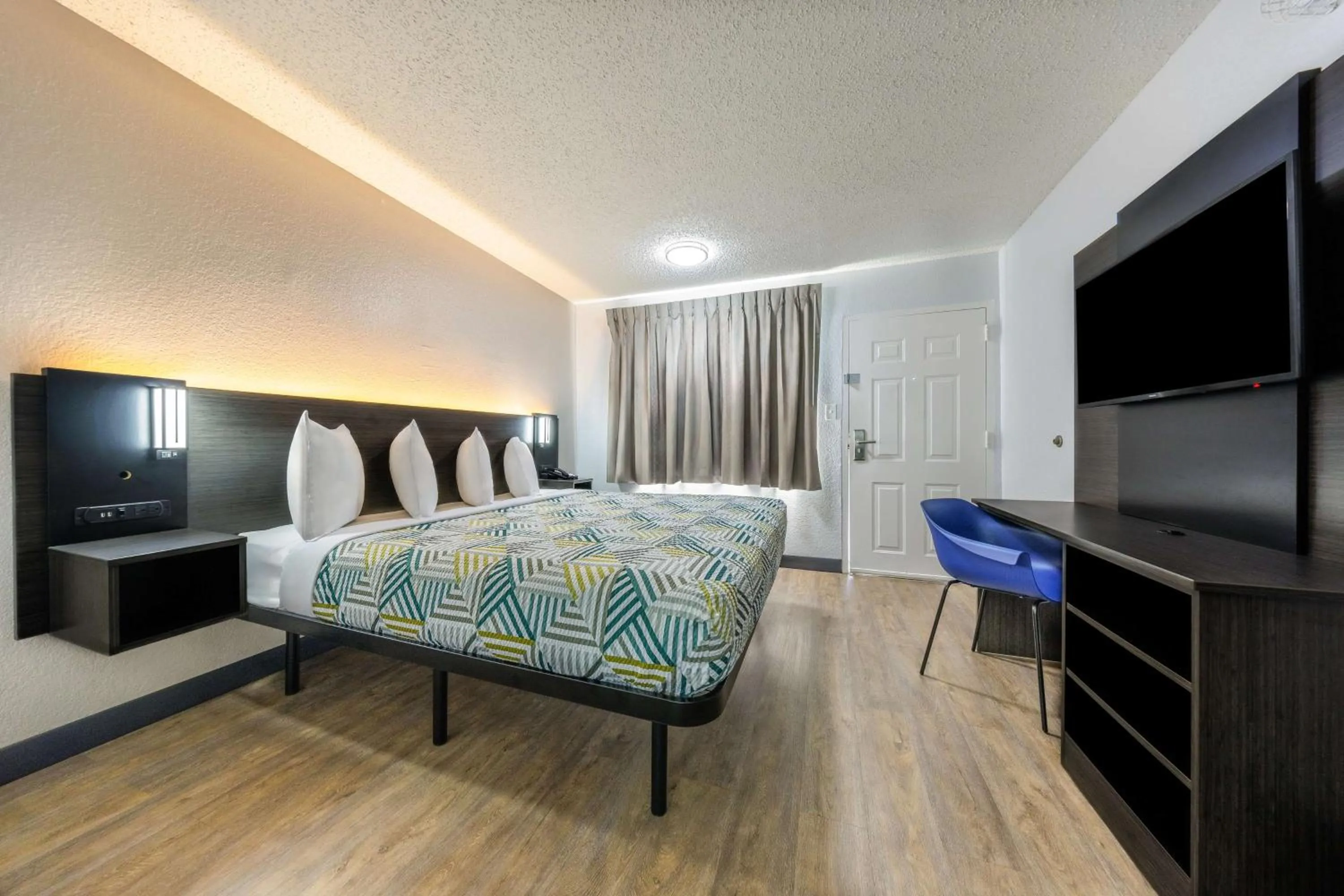 King Room - Smoking  in Motel 6 Fort Worth, TX East