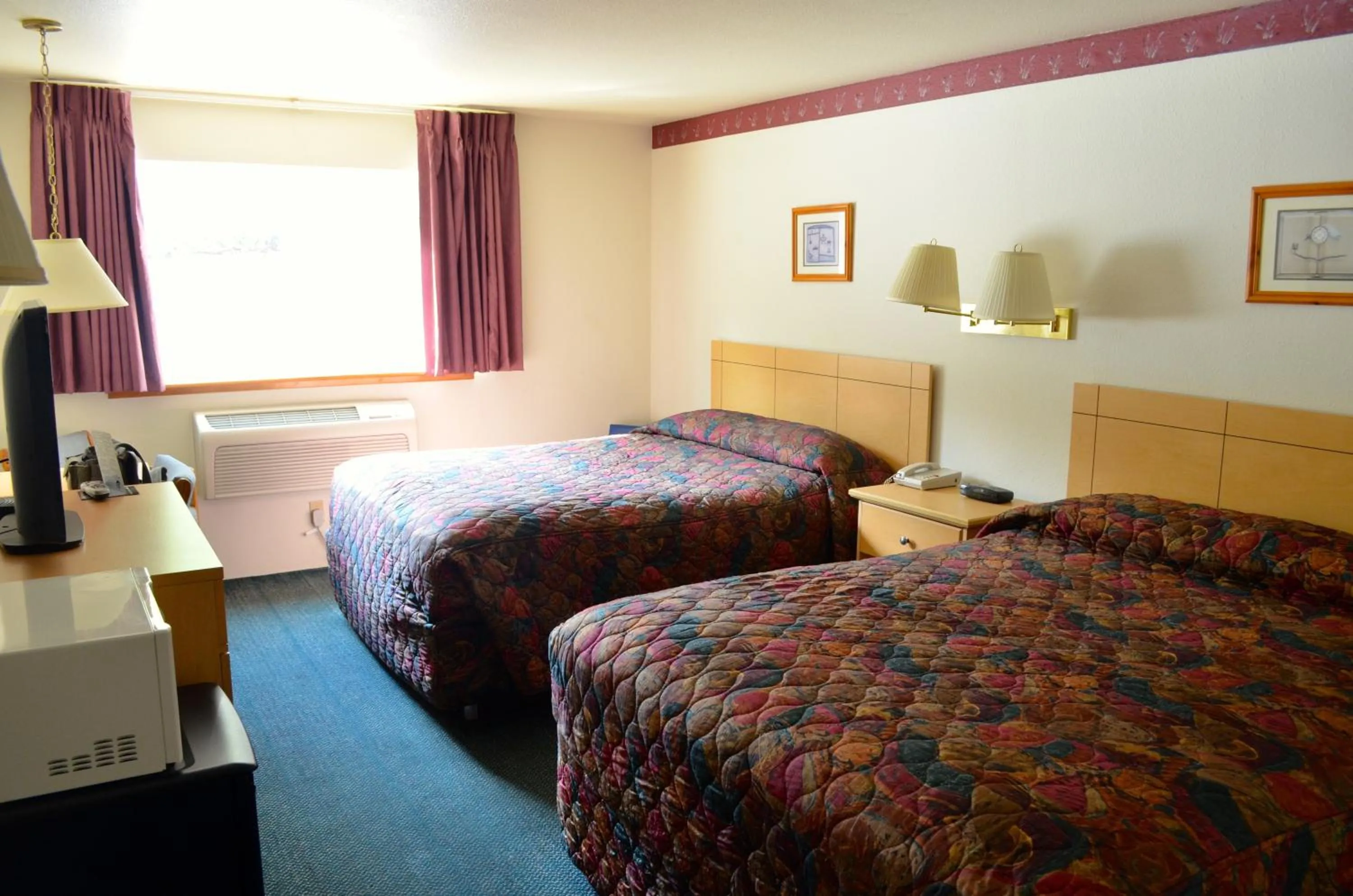 Queen Room with Two Queen Beds in Bellingham Lodge