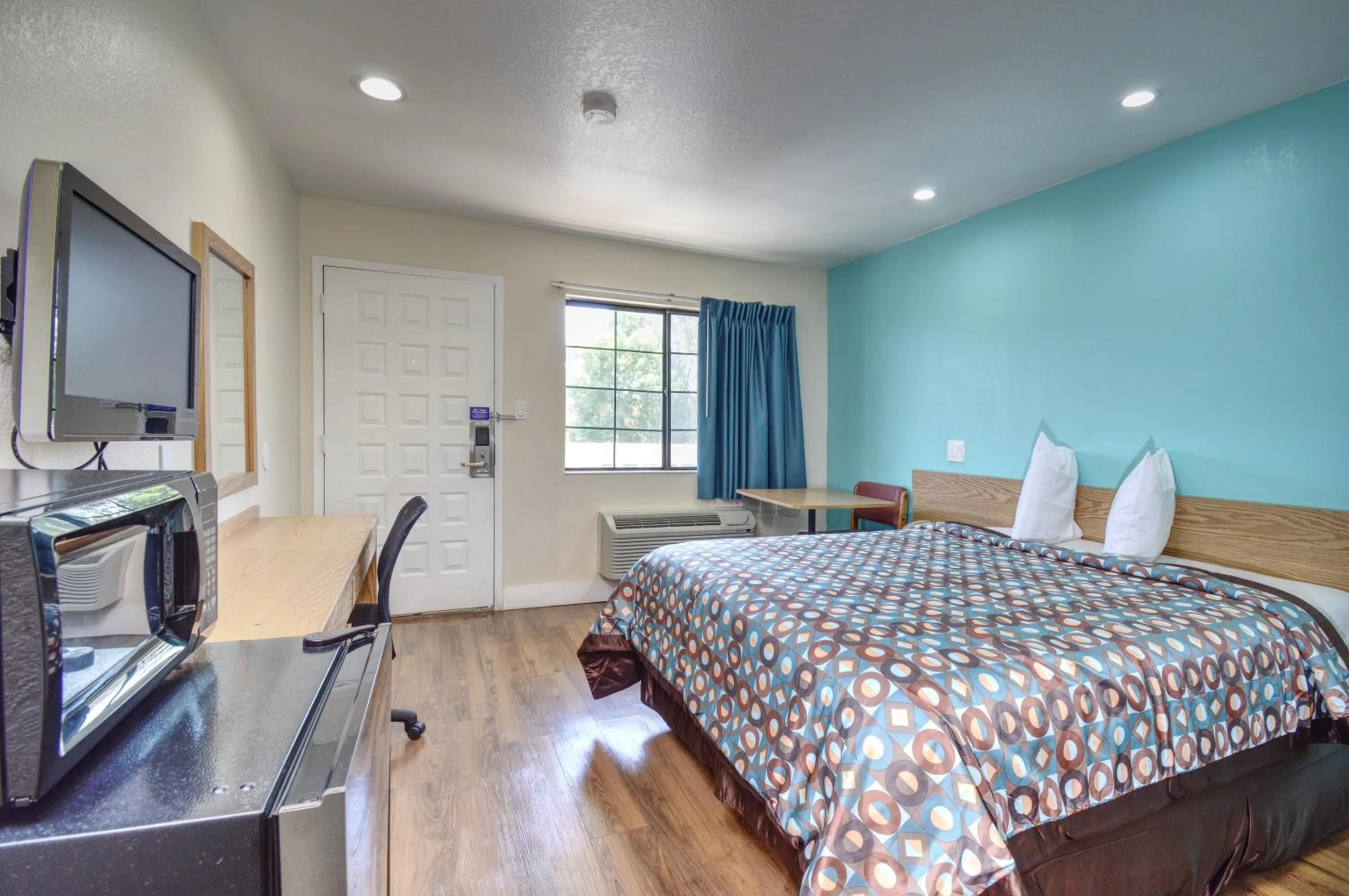 Standard Queen Room in Vagabond Inn Buttonwillow North I-5