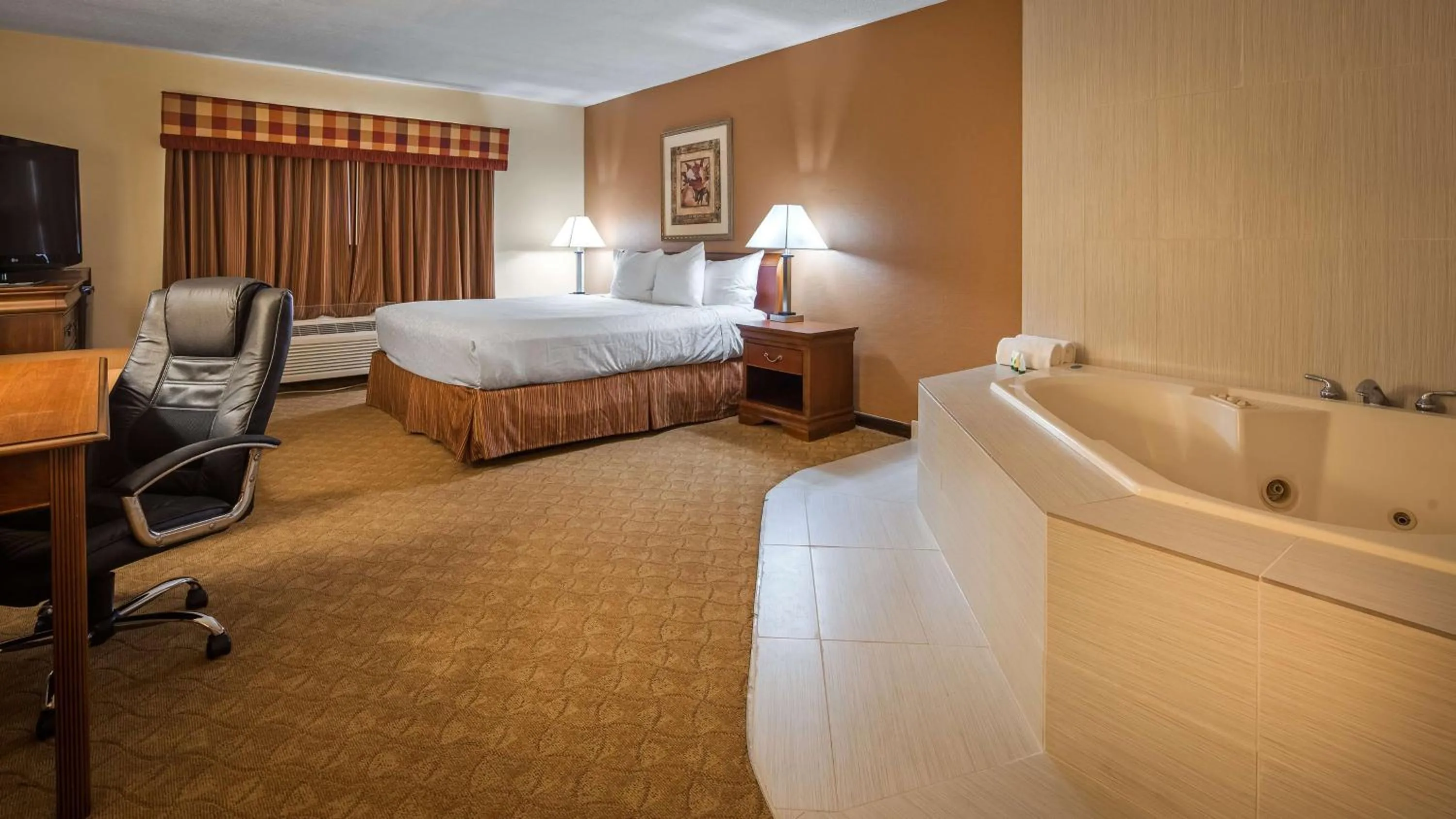 King Suite with Spa Bath - Non-Smoking in Best Western Inn of St. Charles