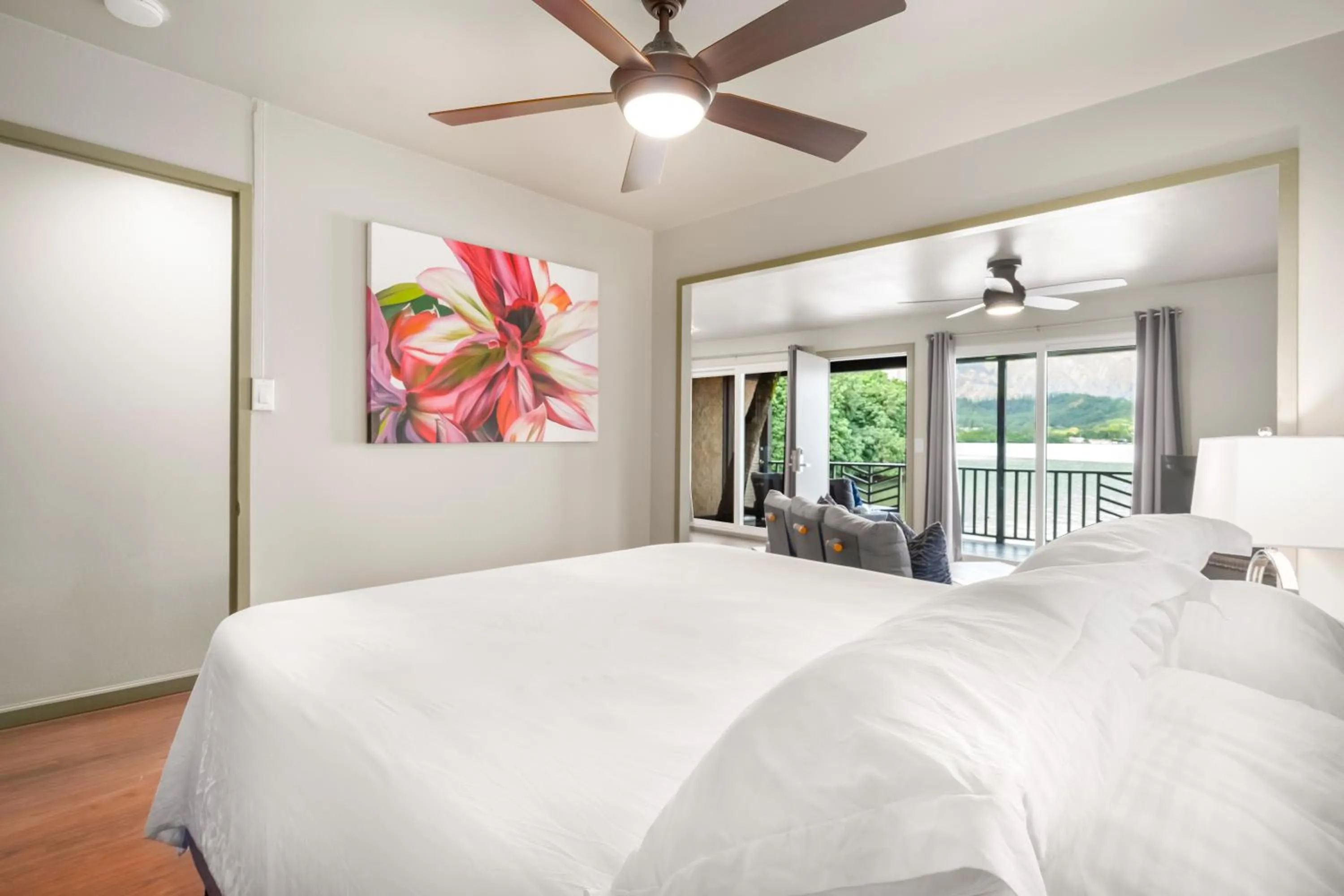 One-Bedroom Cottage - Water Front in Paradise Bay Resort