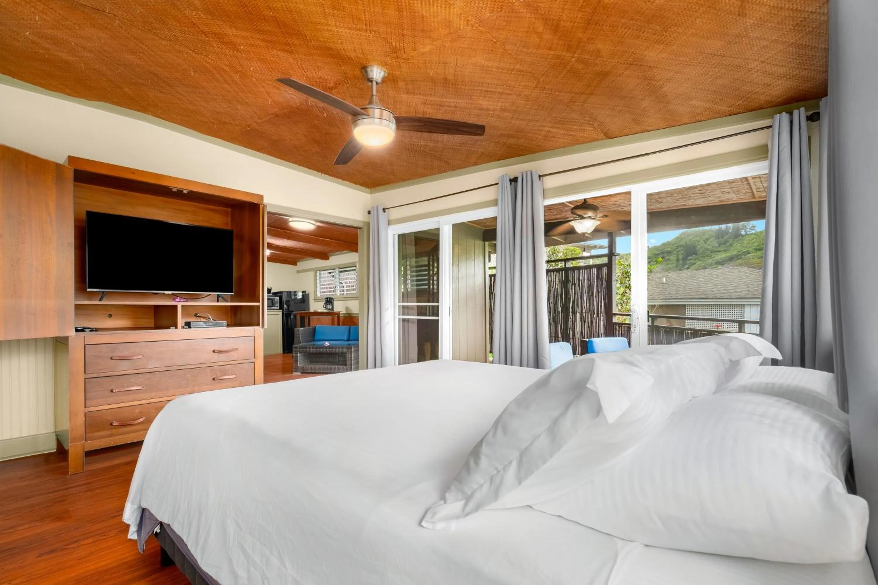 One-Bedroom Suite with Mountain View in Paradise Bay Resort