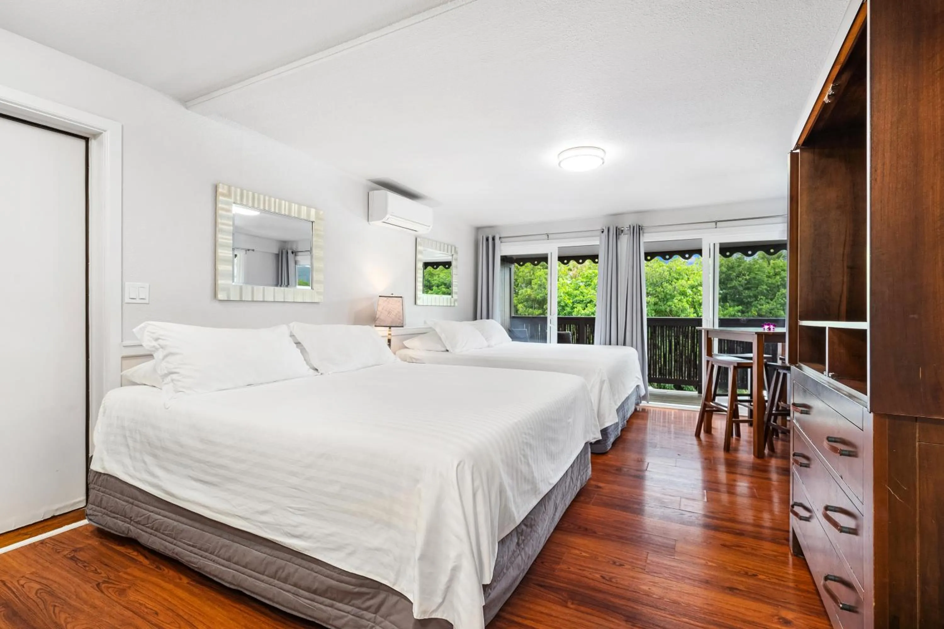 Studio with Two King Beds in Paradise Bay Resort