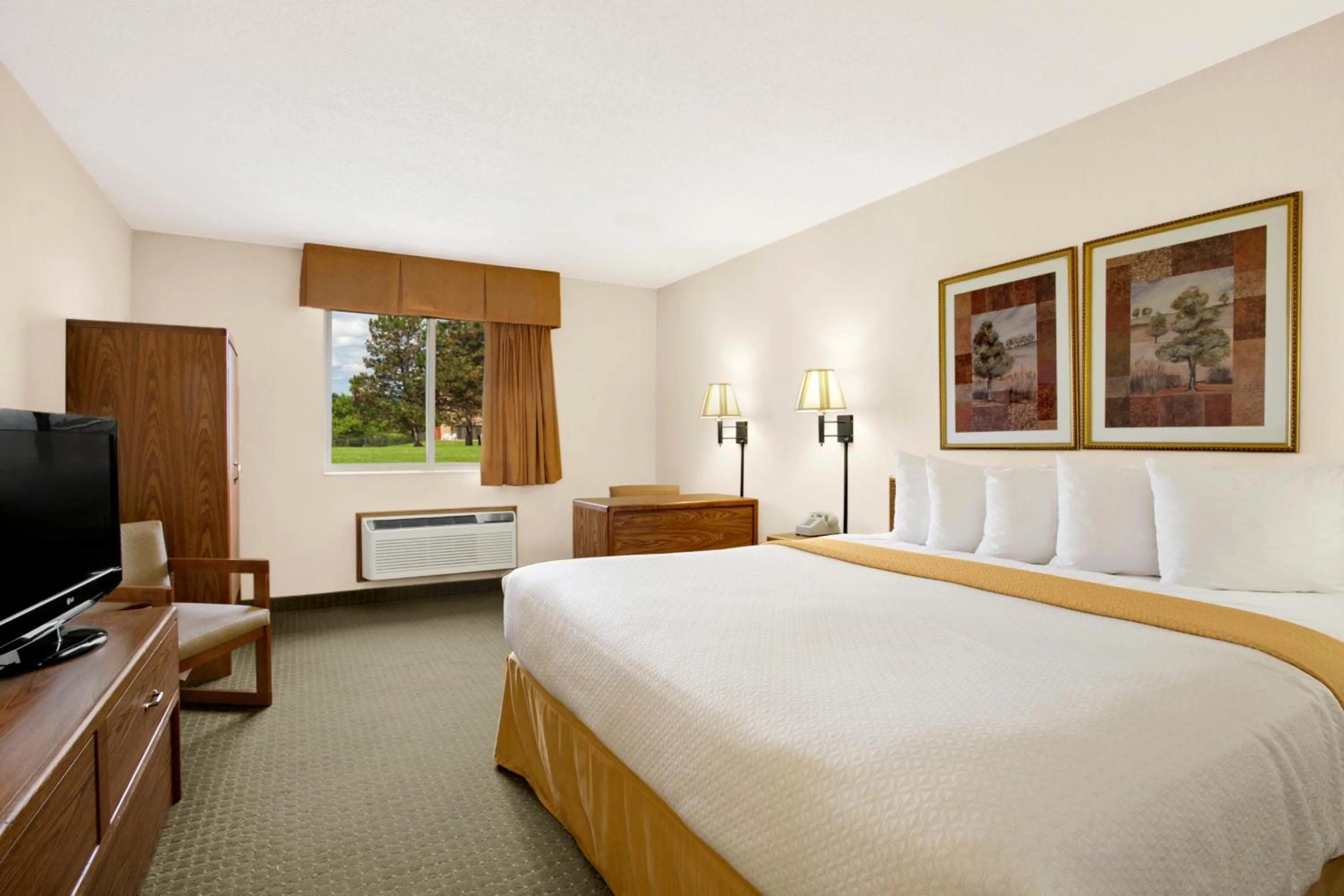Deluxe King Room - Non-Smoking in Days Inn by Wyndham Rapid City