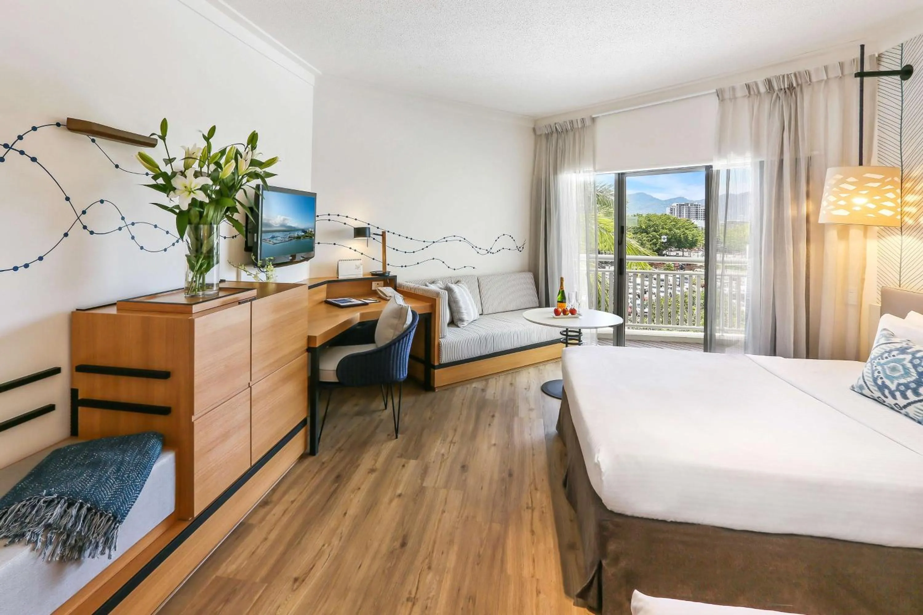 Deluxe Double Room in Shangri-La The Marina, Cairns