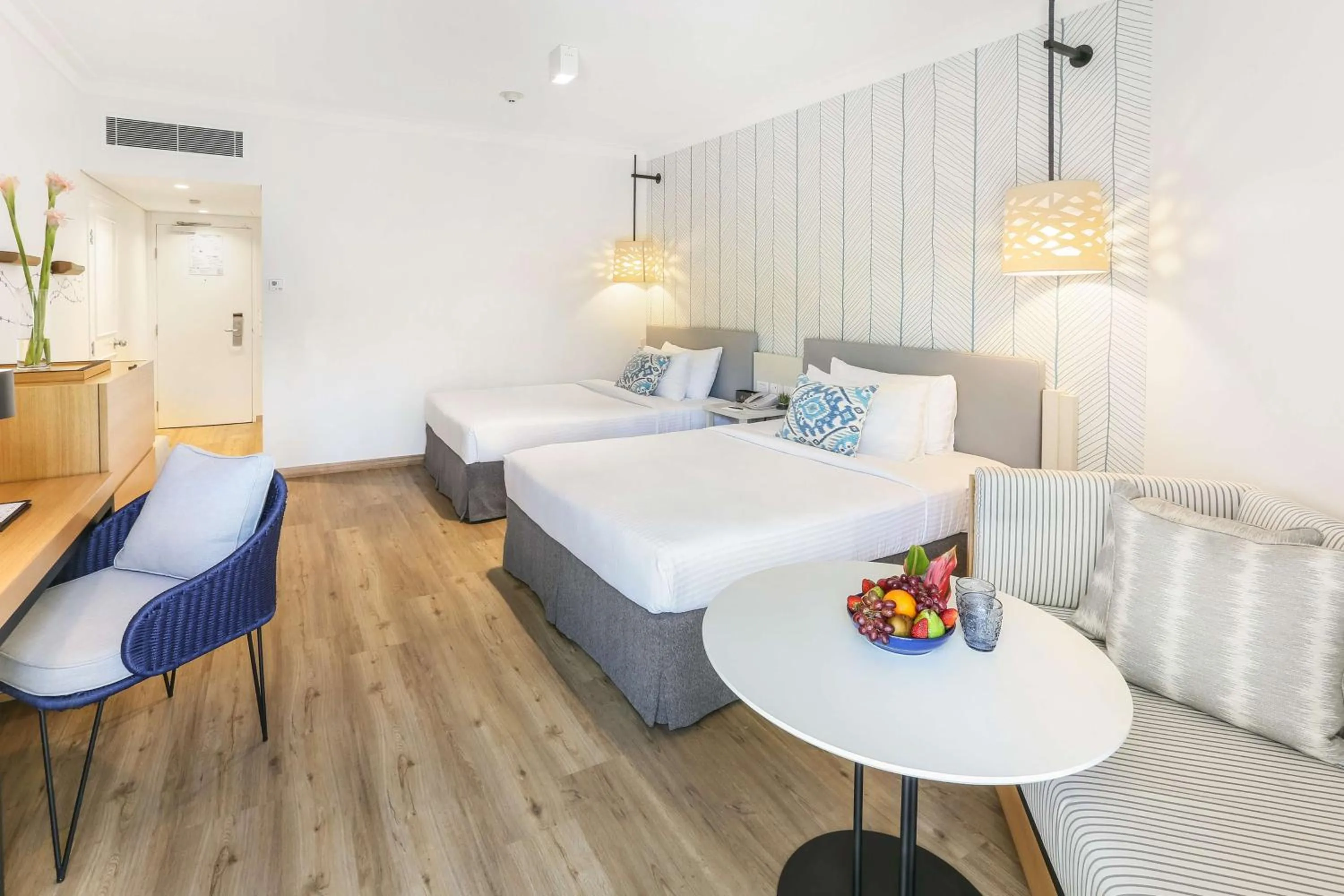 Deluxe Room with Sea View Twin Room in Shangri-La The Marina, Cairns