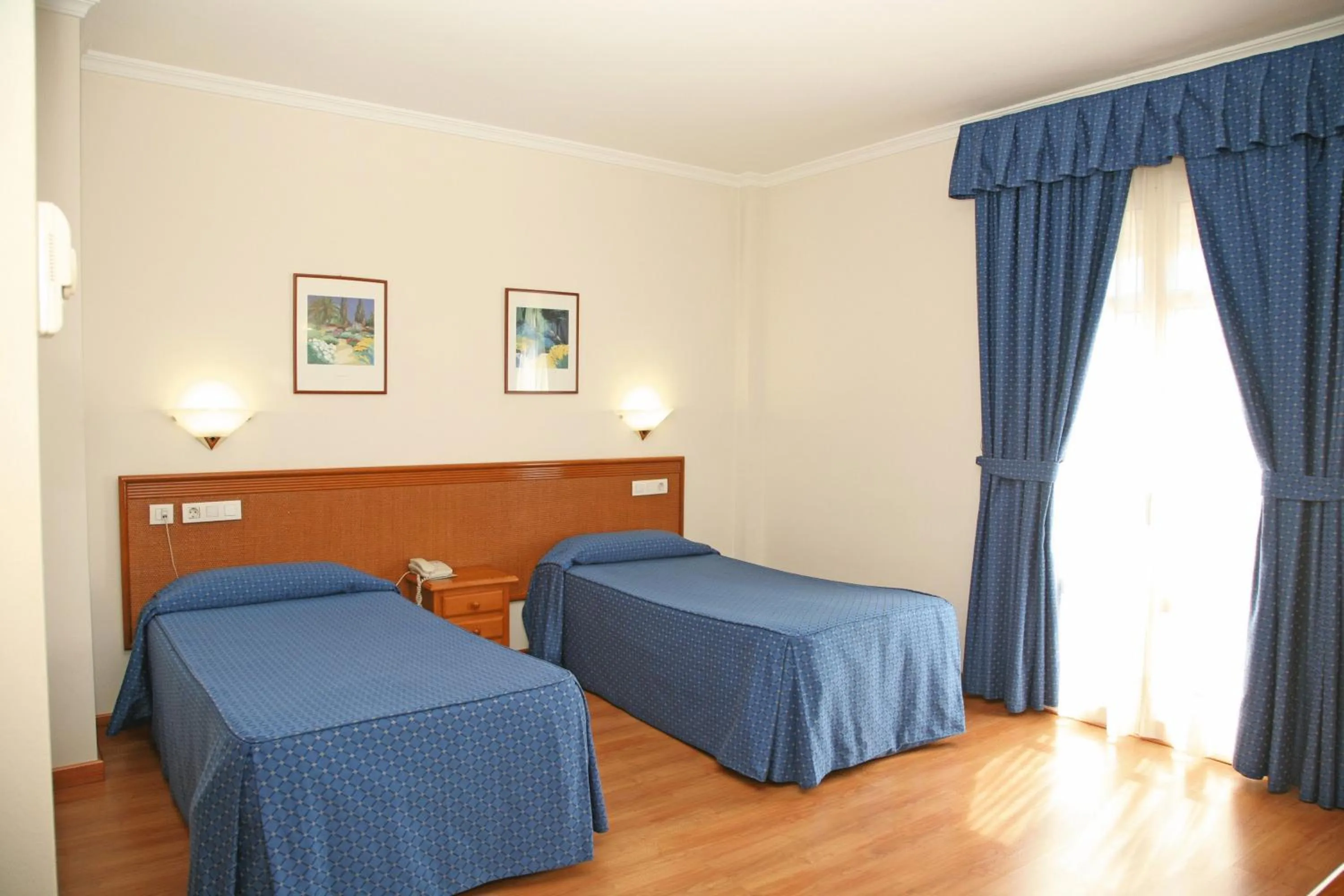 Double or Twin Room - single occupancy in Hotel Peña de Arcos