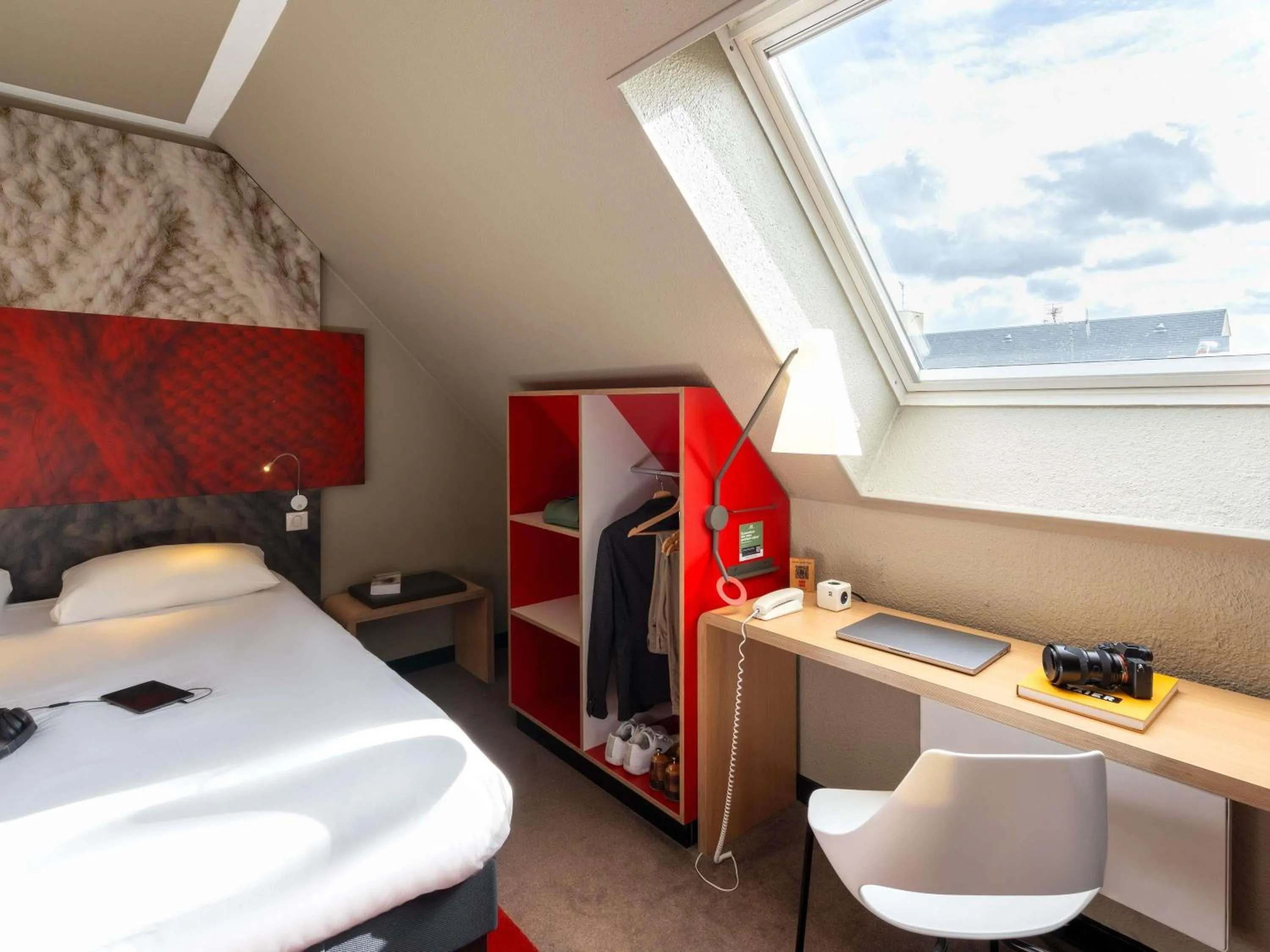 Family Room with Double Bed and Sofa  in ibis Epernay Centre Ville