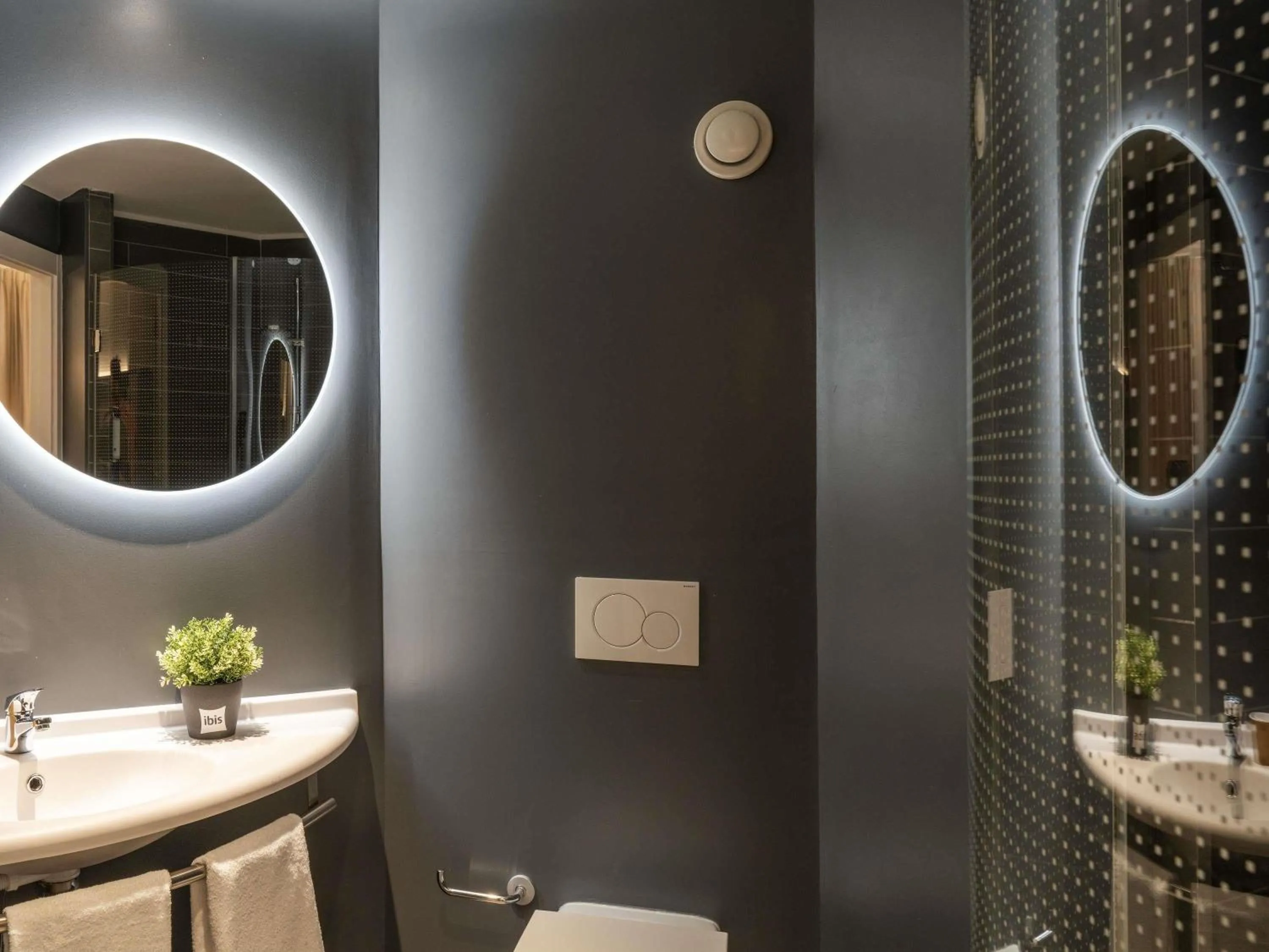 Superior Twin Room in Ibis Madrid Aeropuerto Barajas