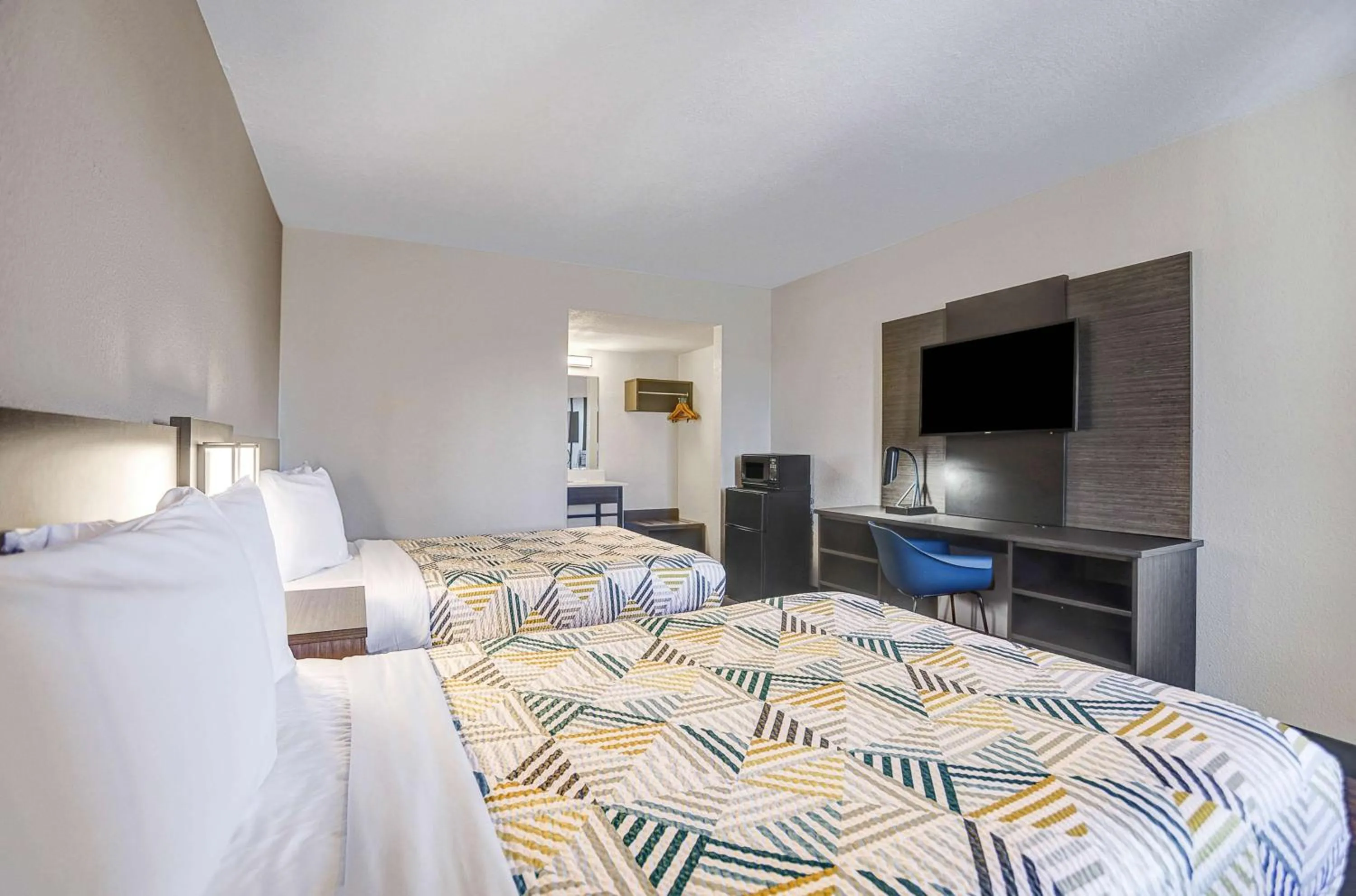 King Room with Roll-In Shower - Disability Access in Motel 6-Amarillo, TX - Airport