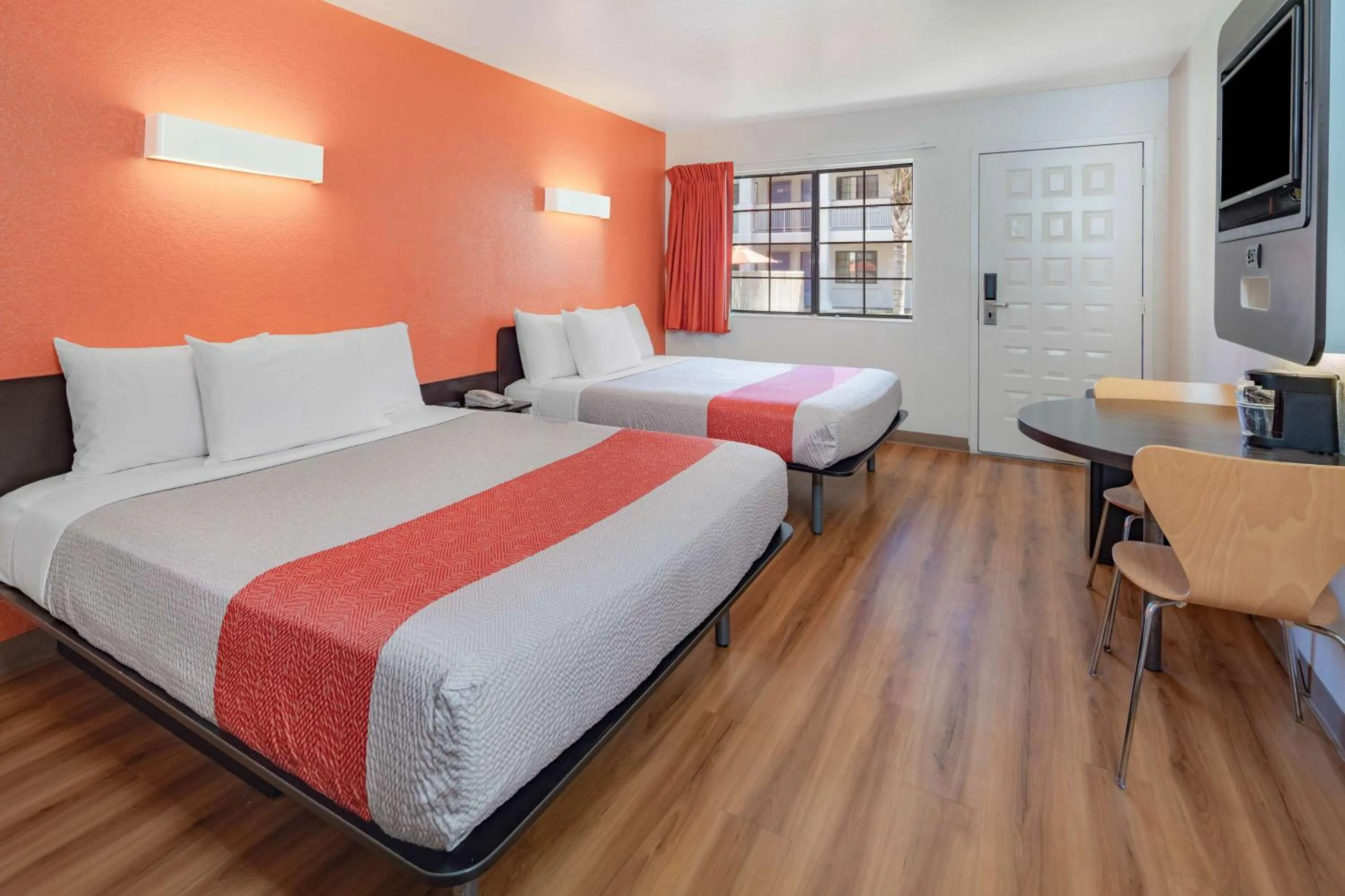 Quadruple Room - Disability Access in Motel 6-Thousand Oaks, CA