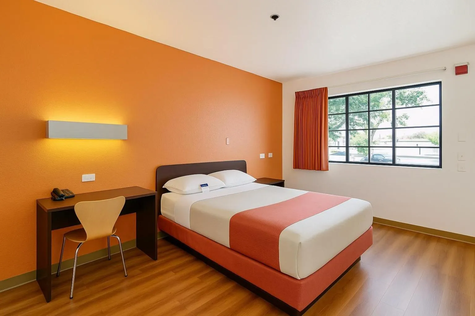 Queen Room in Motel 6-Thousand Oaks, CA