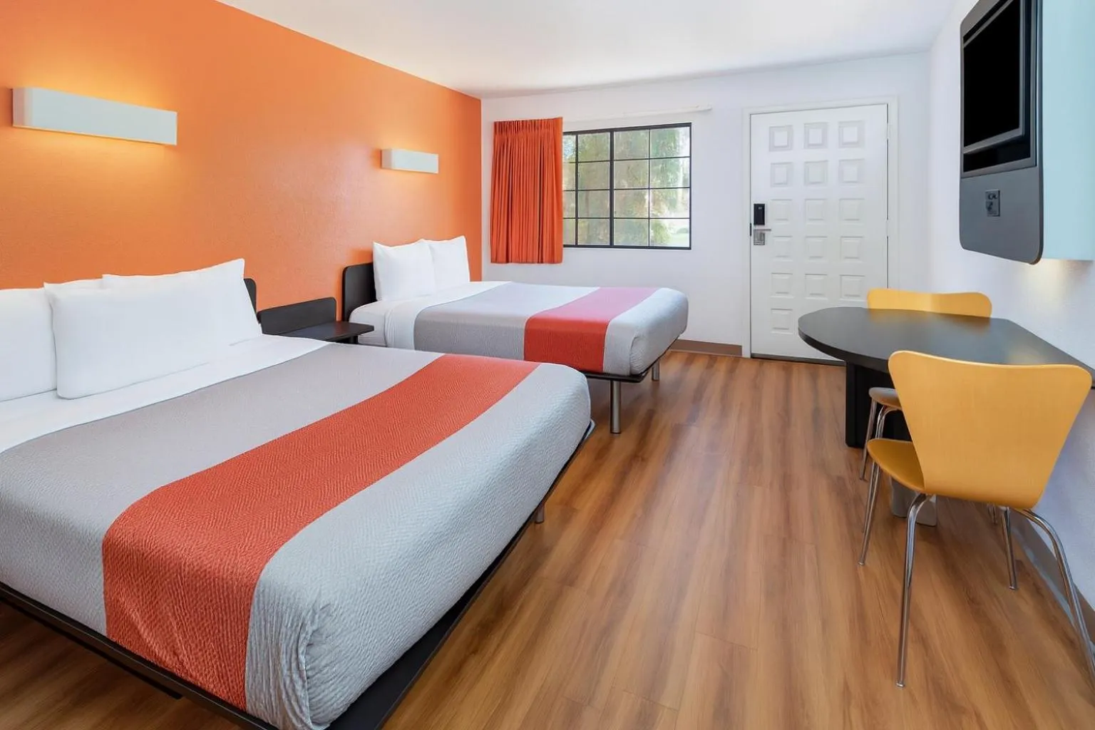 Queen Room with Two Queen Beds in Motel 6-Thousand Oaks, CA