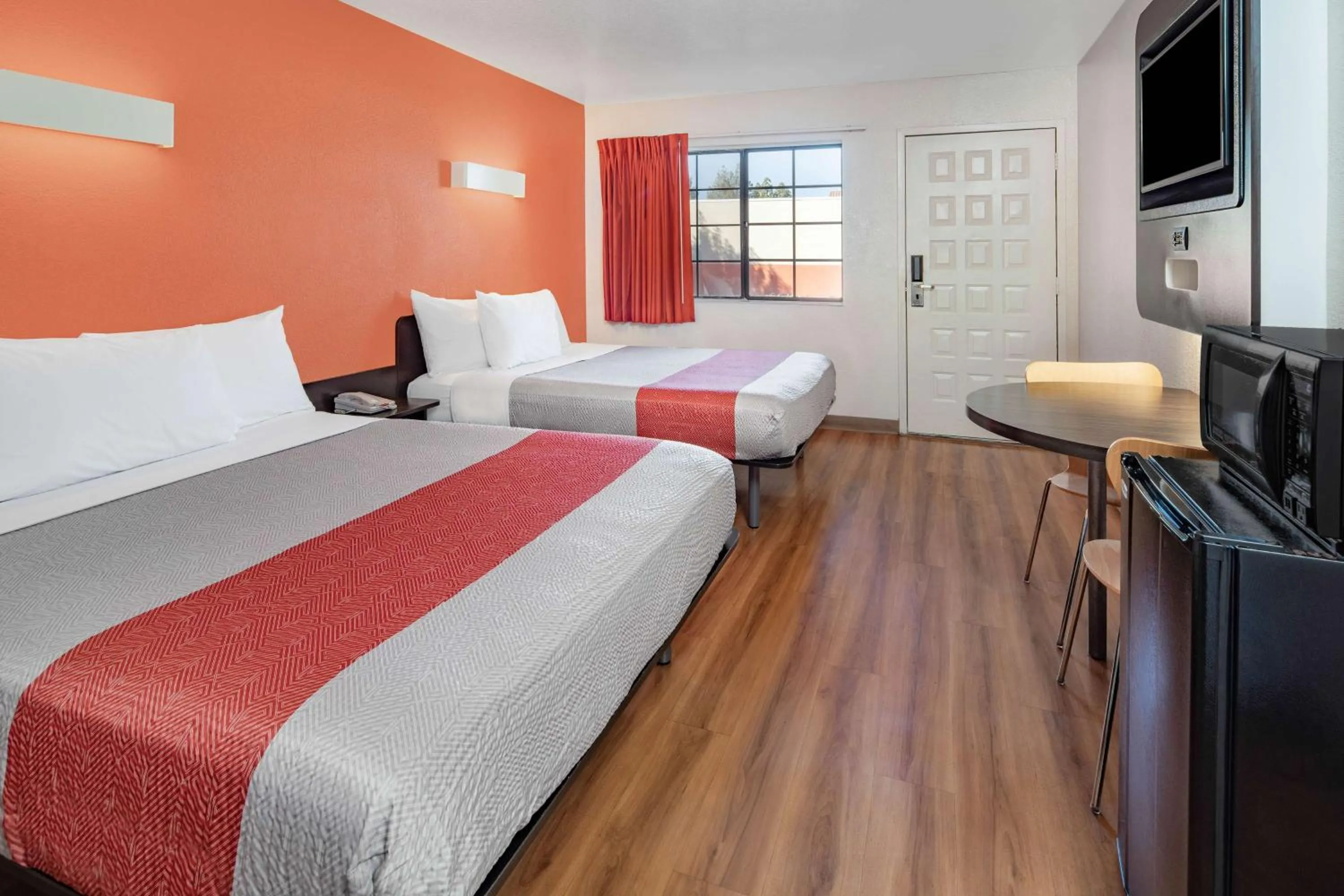 Queen Room with Two Queen Beds in Motel 6-Thousand Oaks, CA