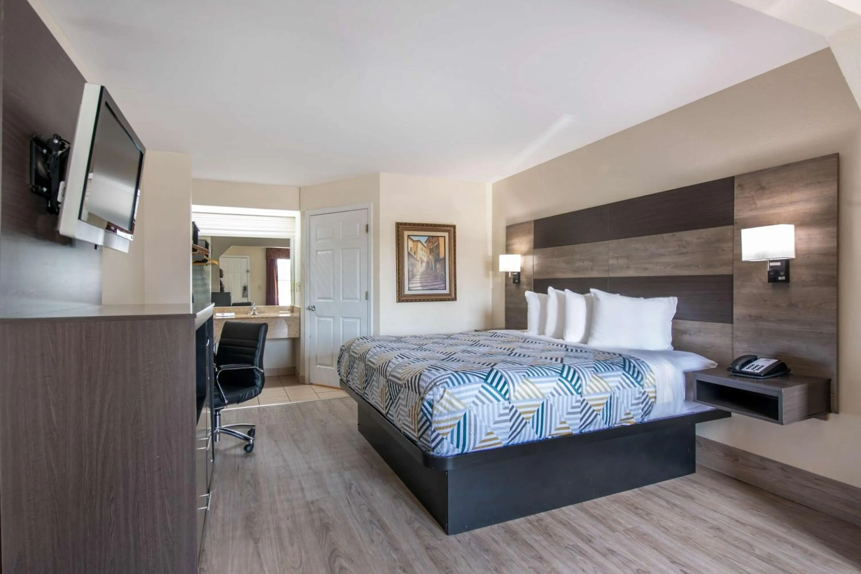 King Room - Non-Smoking in Motel 6 Macon, GA I 475