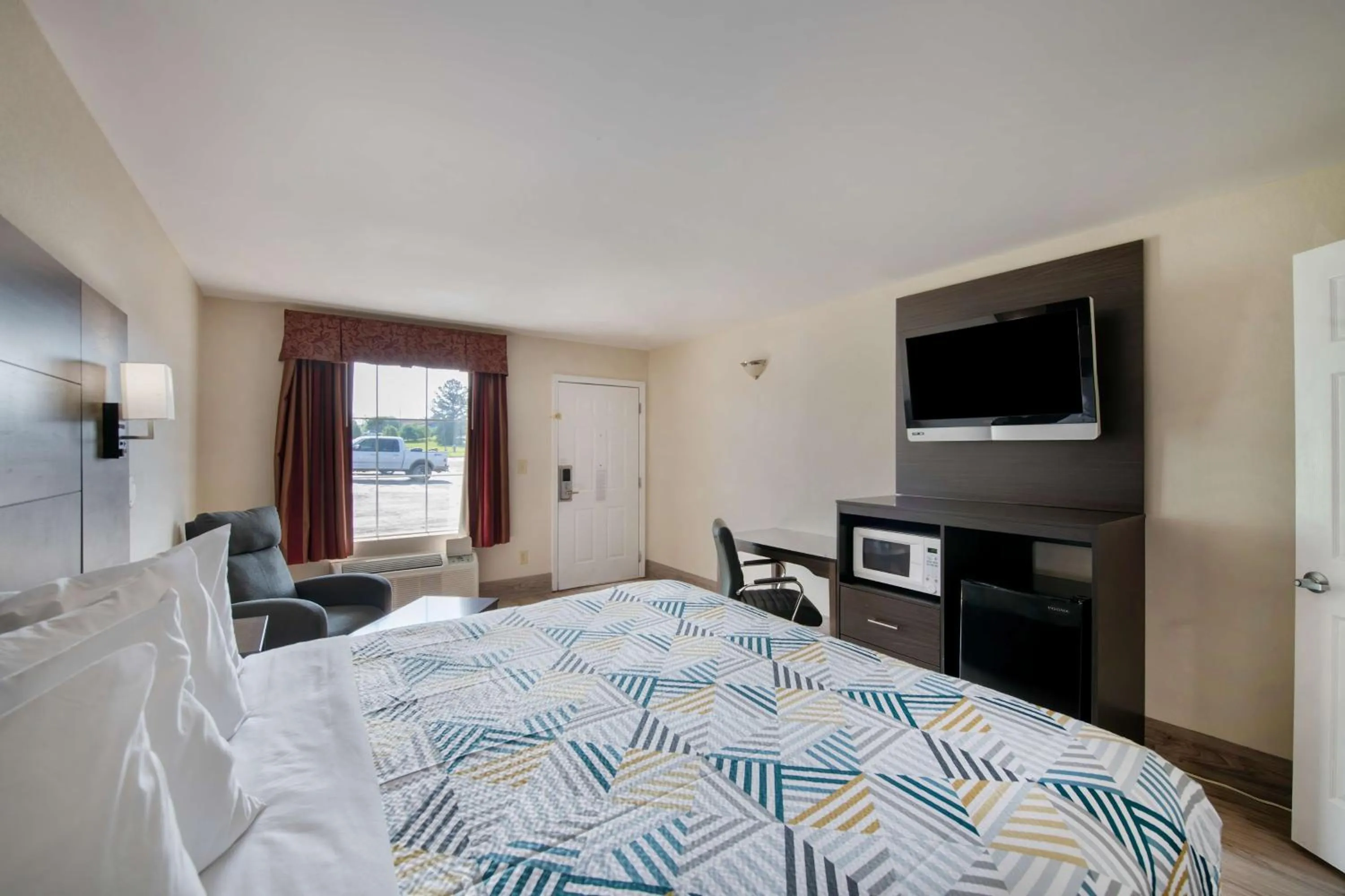 King Room - Disability Access - Non-Smoking in Motel 6 Macon, GA I 475