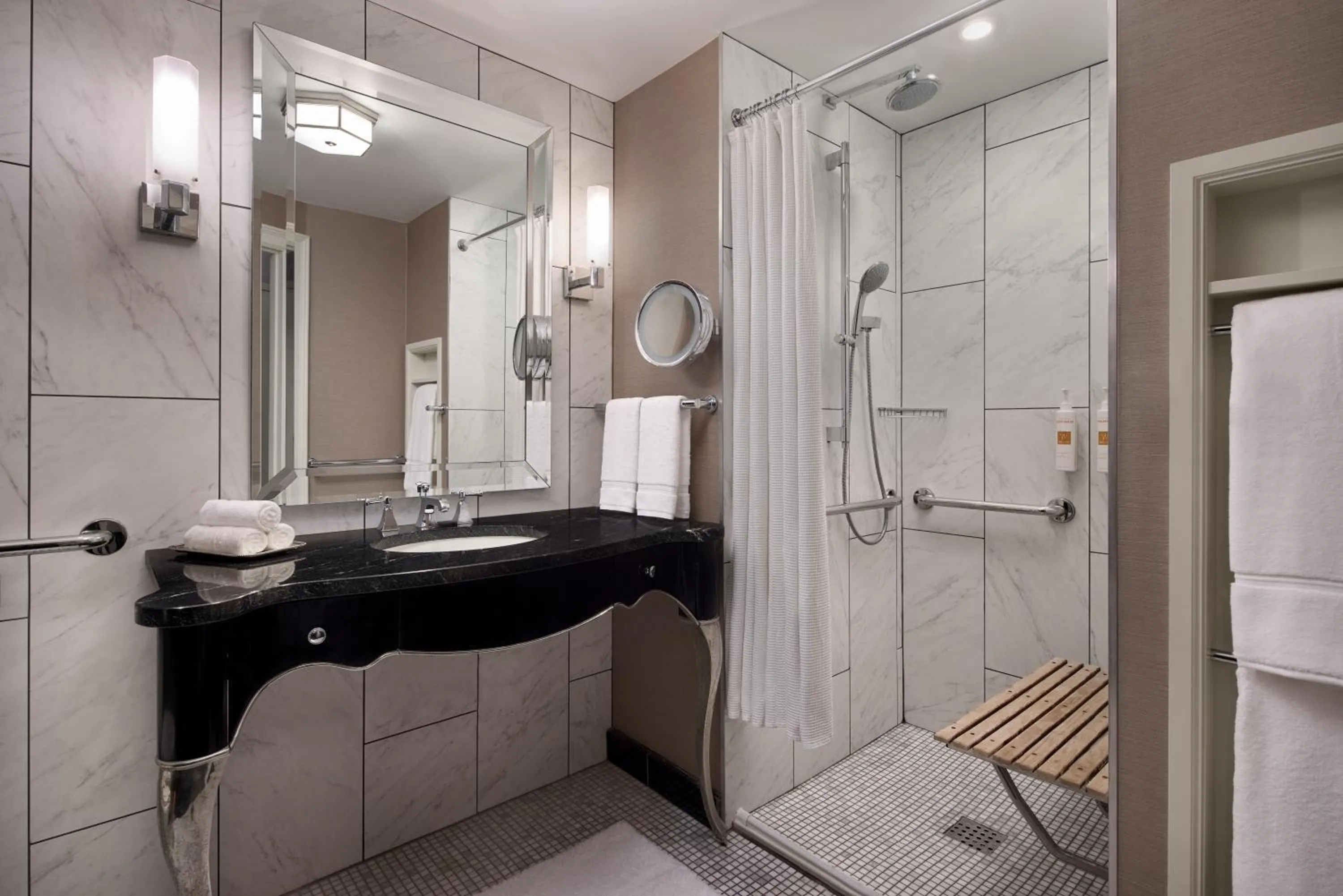 Grand Tower King Room with Roll-in Shower in The Pfister Hotel