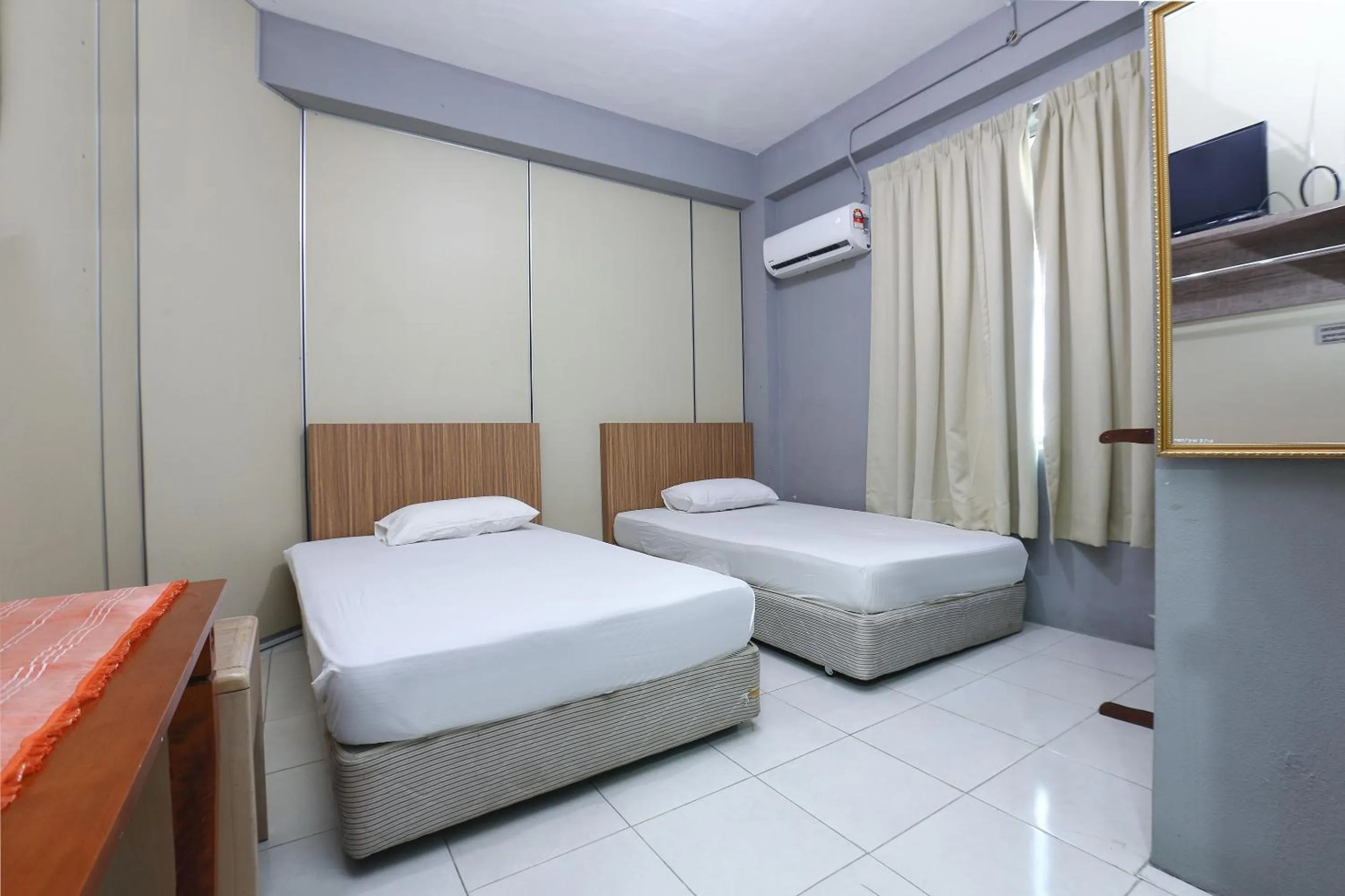 Standard Twin Room in SPOT ON 89796 D'noor Budget Inn