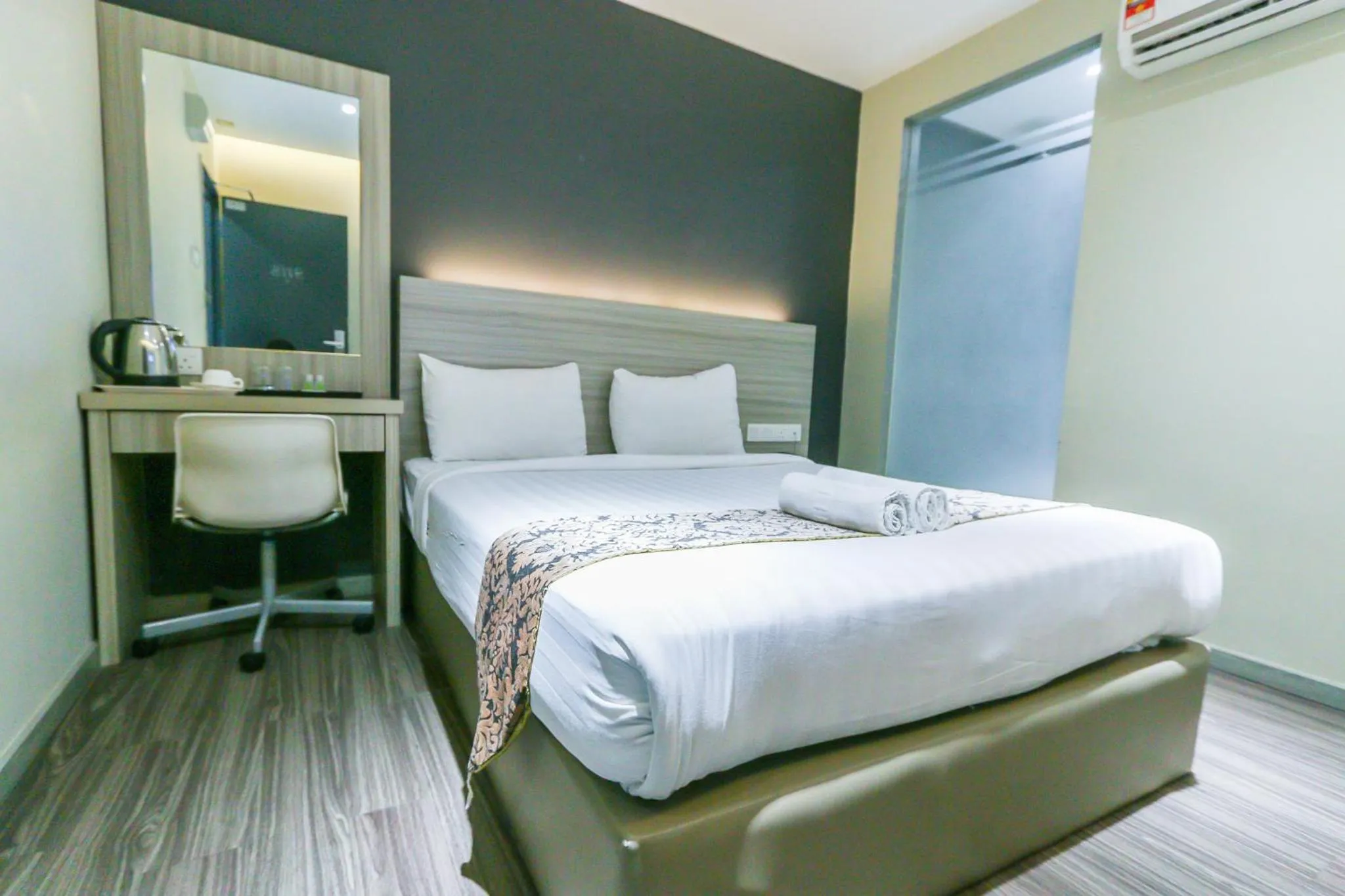 Superior Queen Room in Hotel 99 Kepong