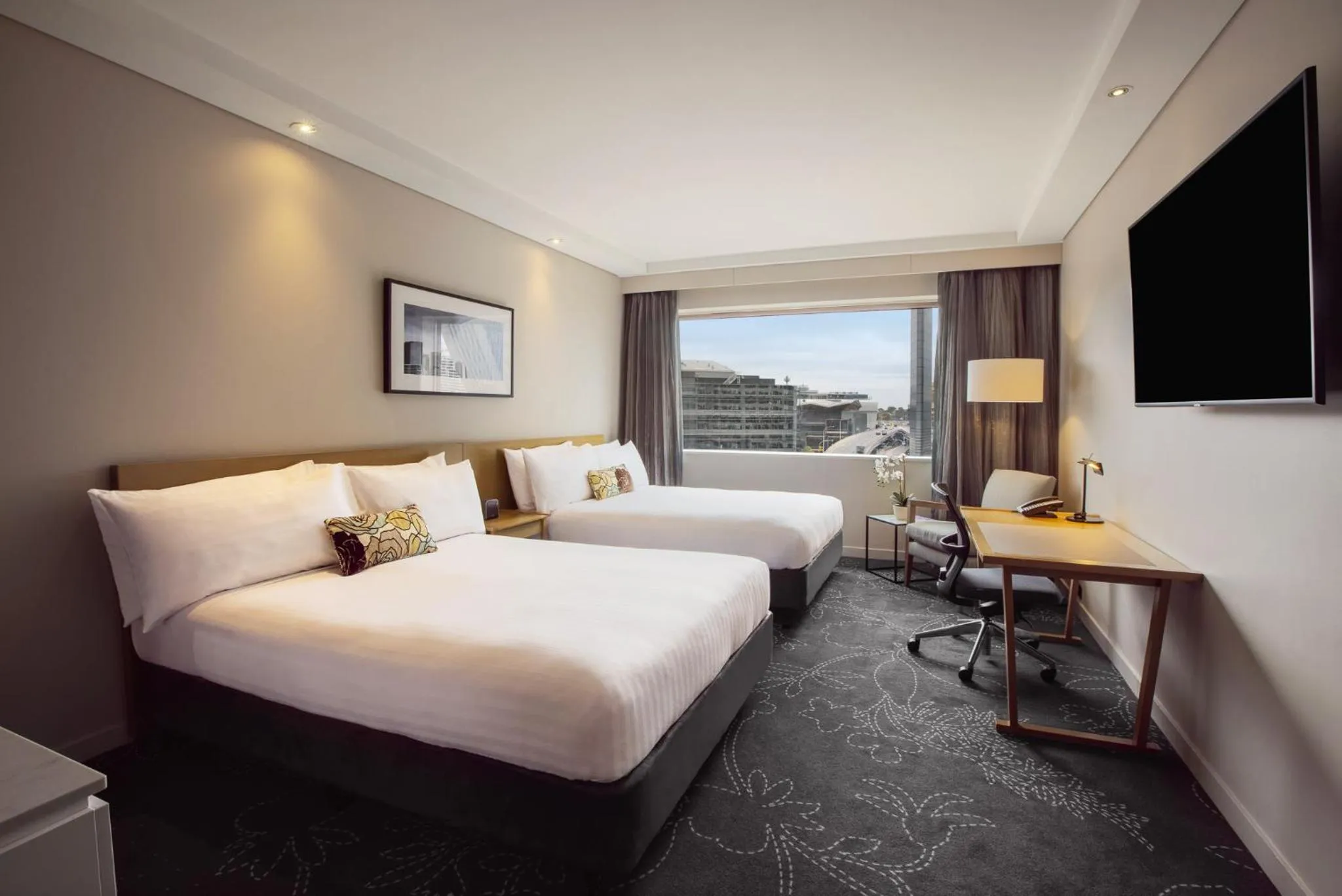 Deluxe Twin Room in PARKROYAL Darling Harbour, Sydney