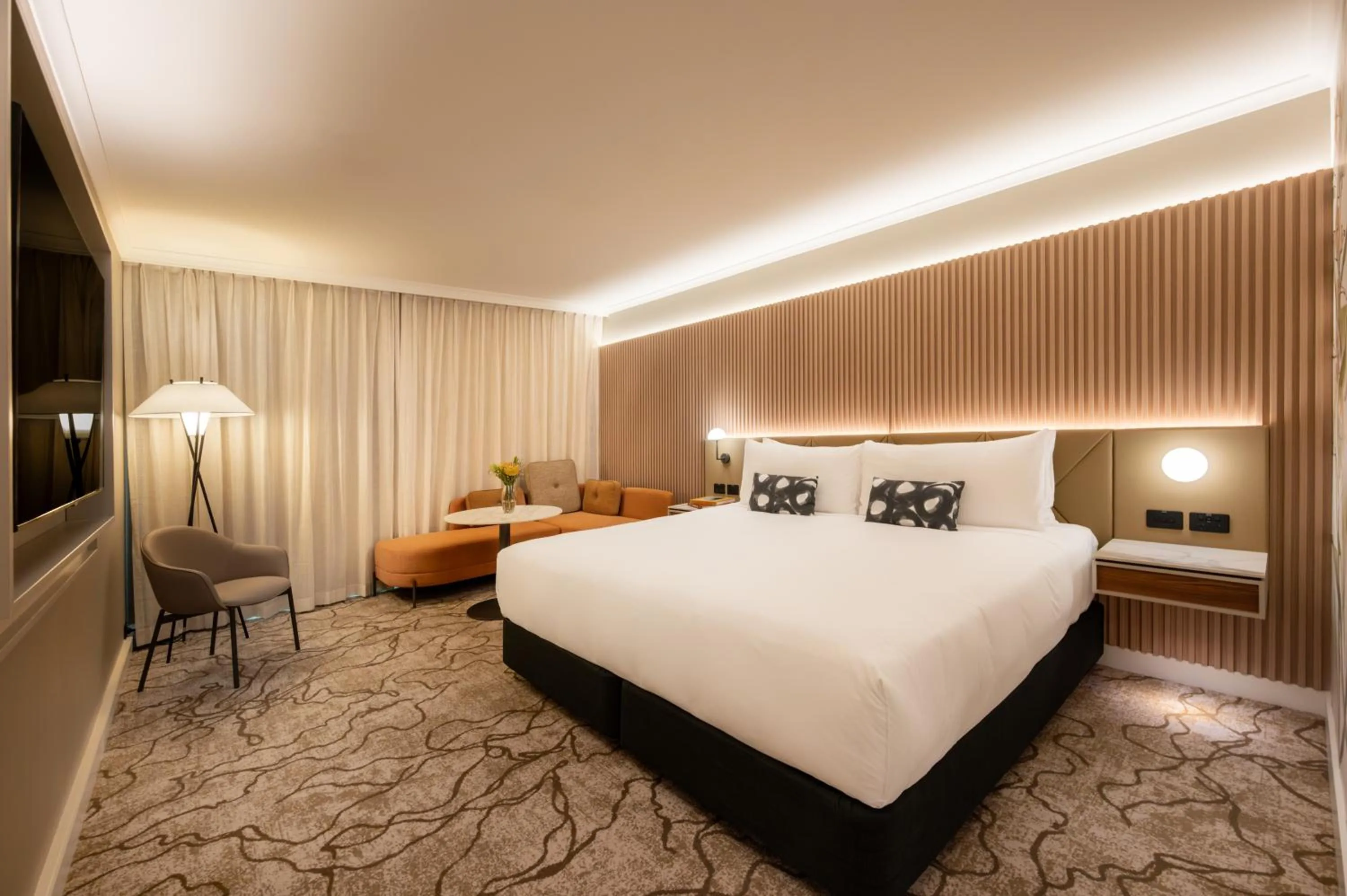 Park & Stay - Superior King Room in PARKROYAL Parramatta