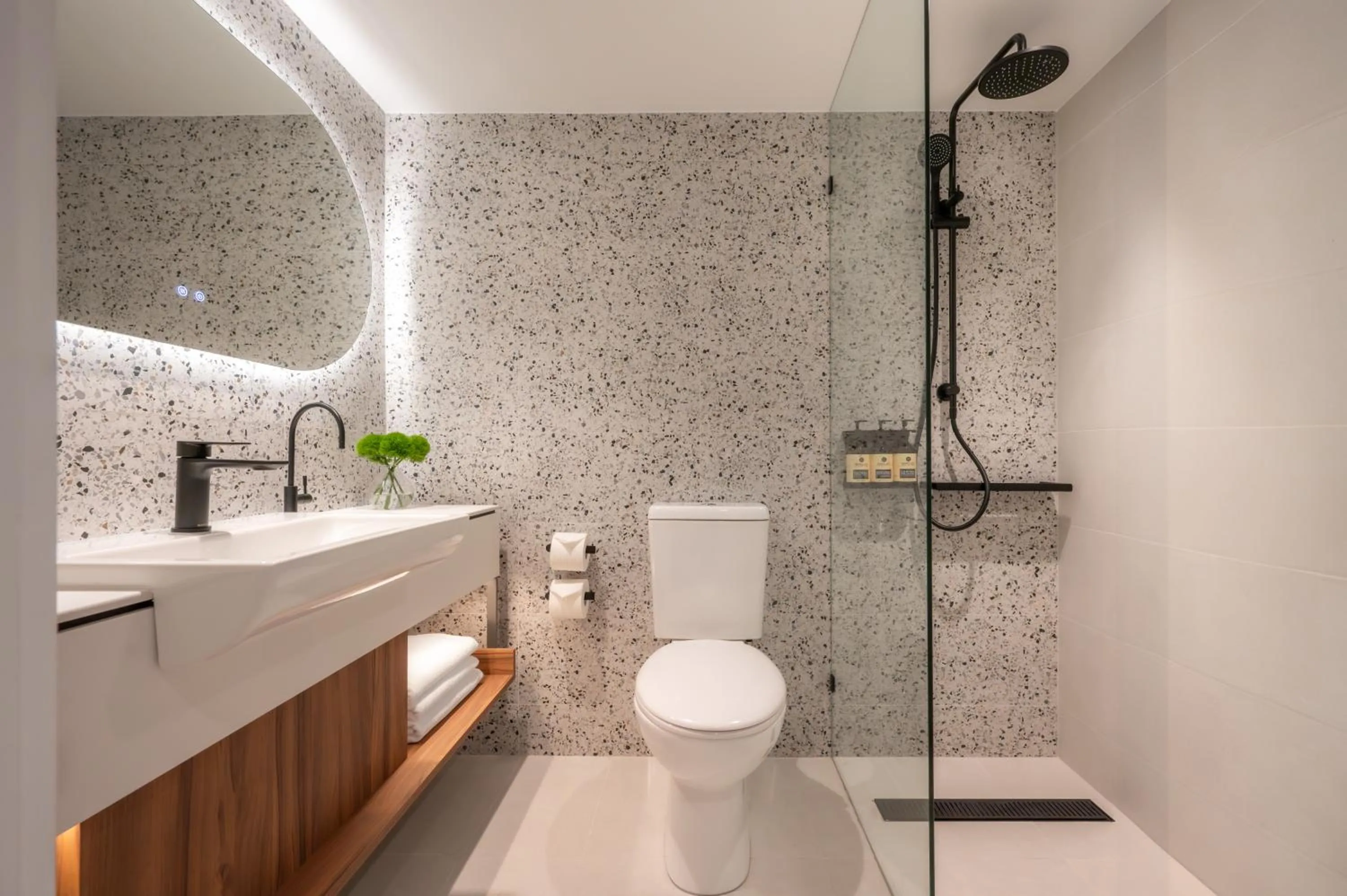 Deluxe King Room in PARKROYAL Parramatta