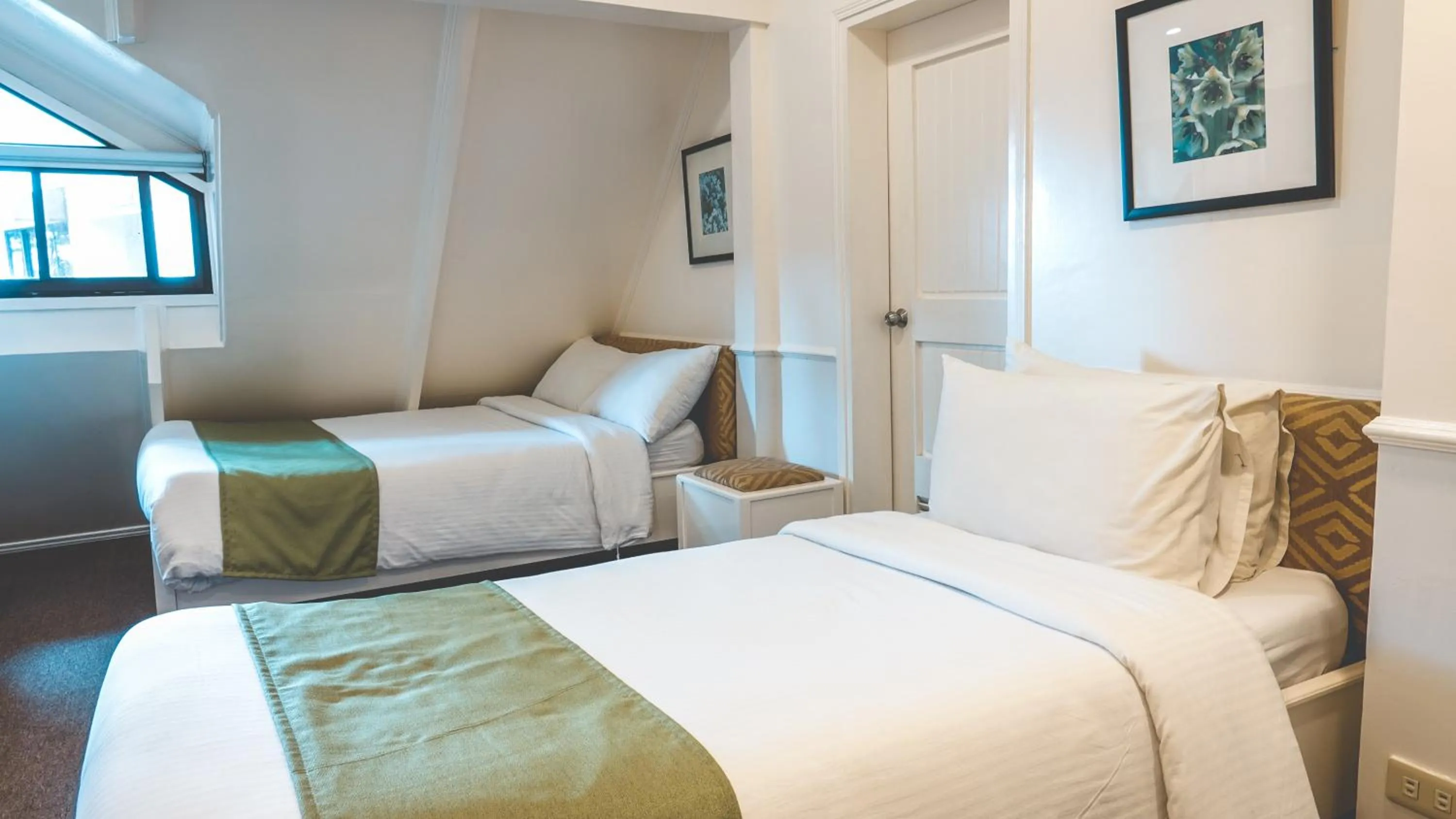 Standard Twin Room in Mines View Park Hotel