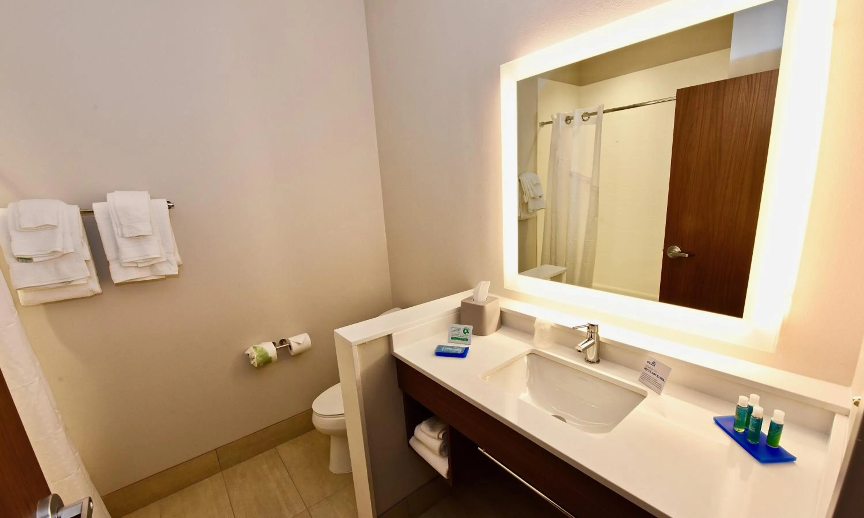 Standard Room with Two Queen Beds in Holiday Inn Express & Suites - Perryville I-55, an IHG Hotel