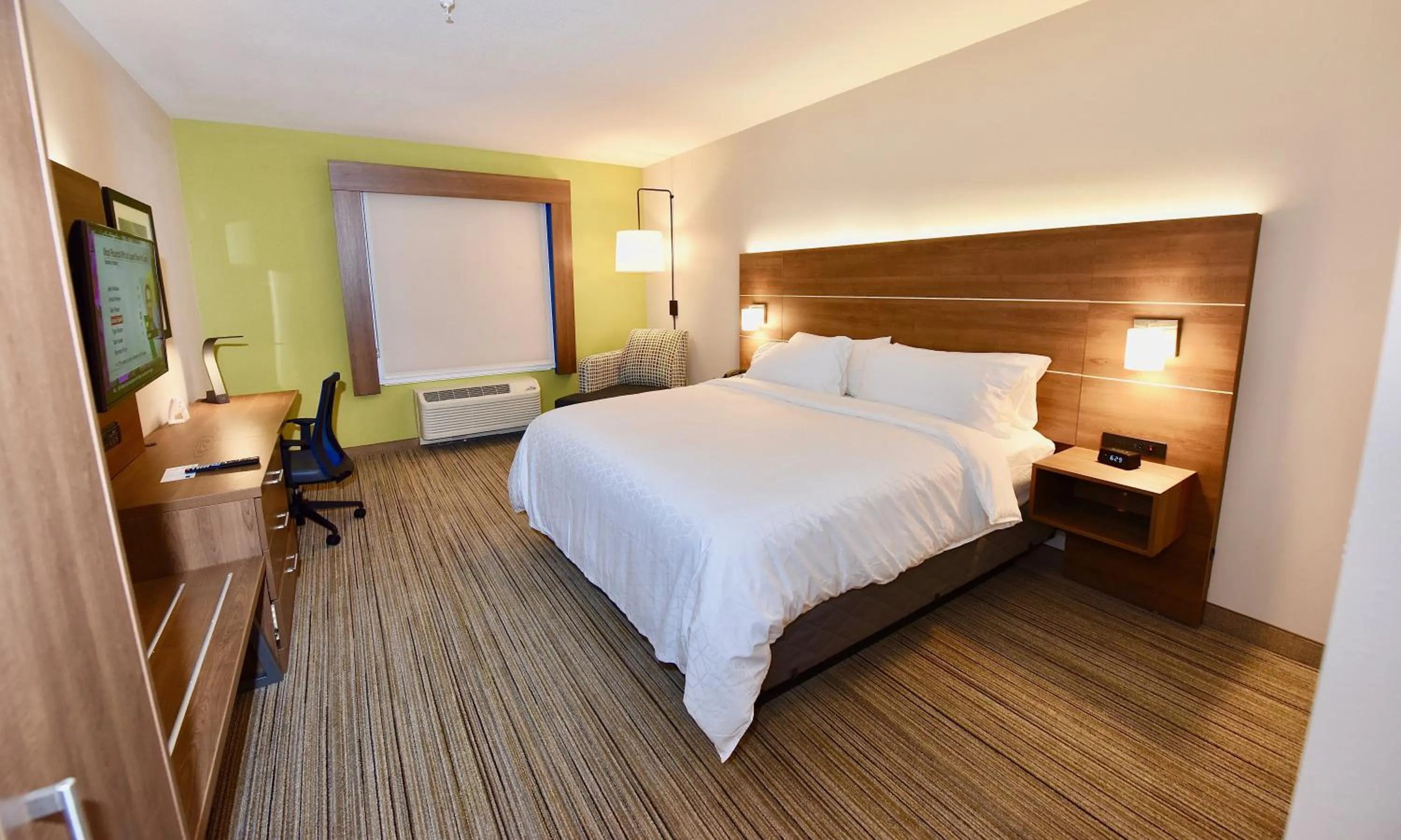 King Room - Hearing Accessible - Non-Smoking in Holiday Inn Express & Suites - Perryville I-55, an IHG Hotel