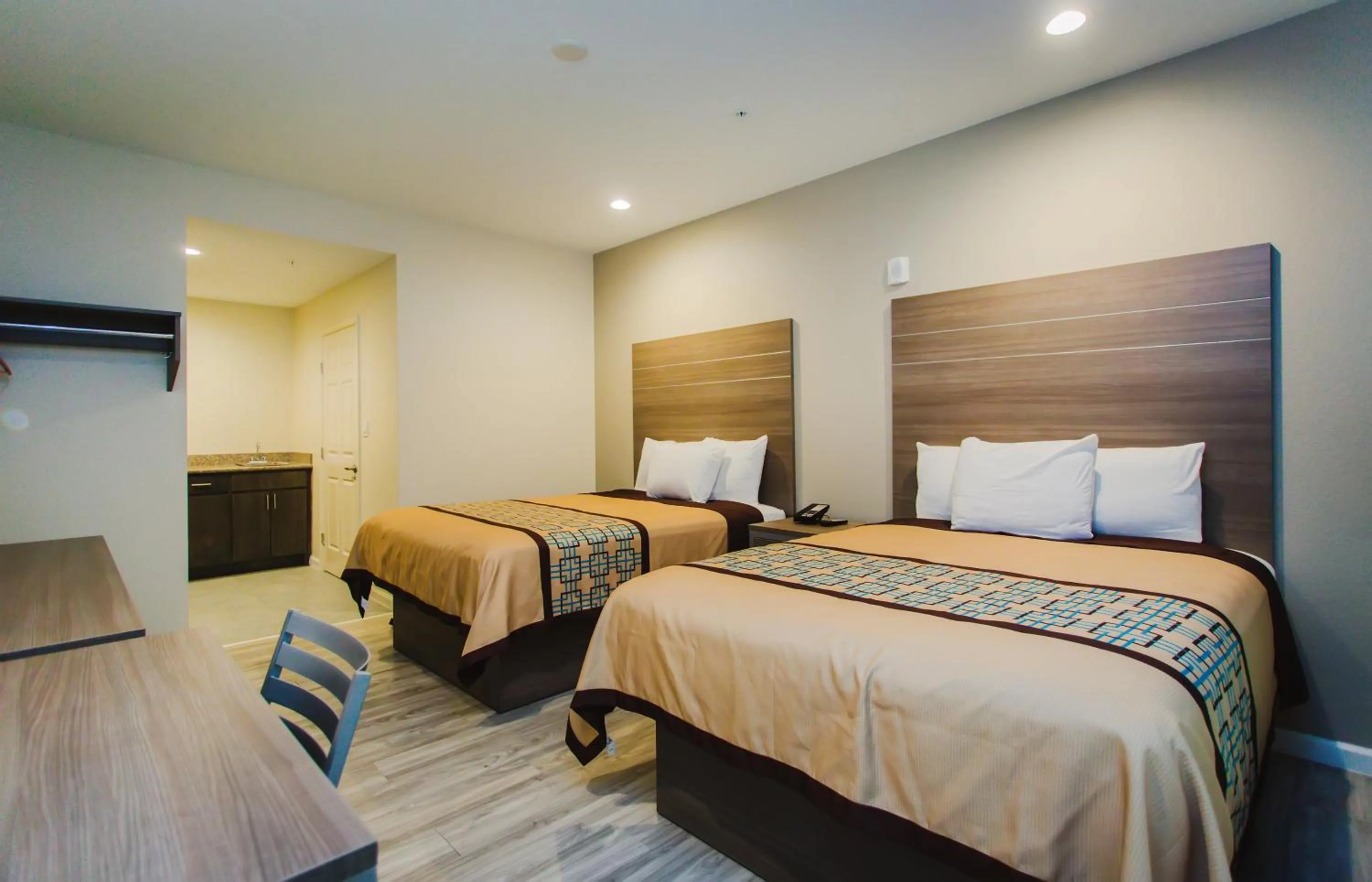 Queen Room - Smoking in Scottish Inns & Suites Atascocita