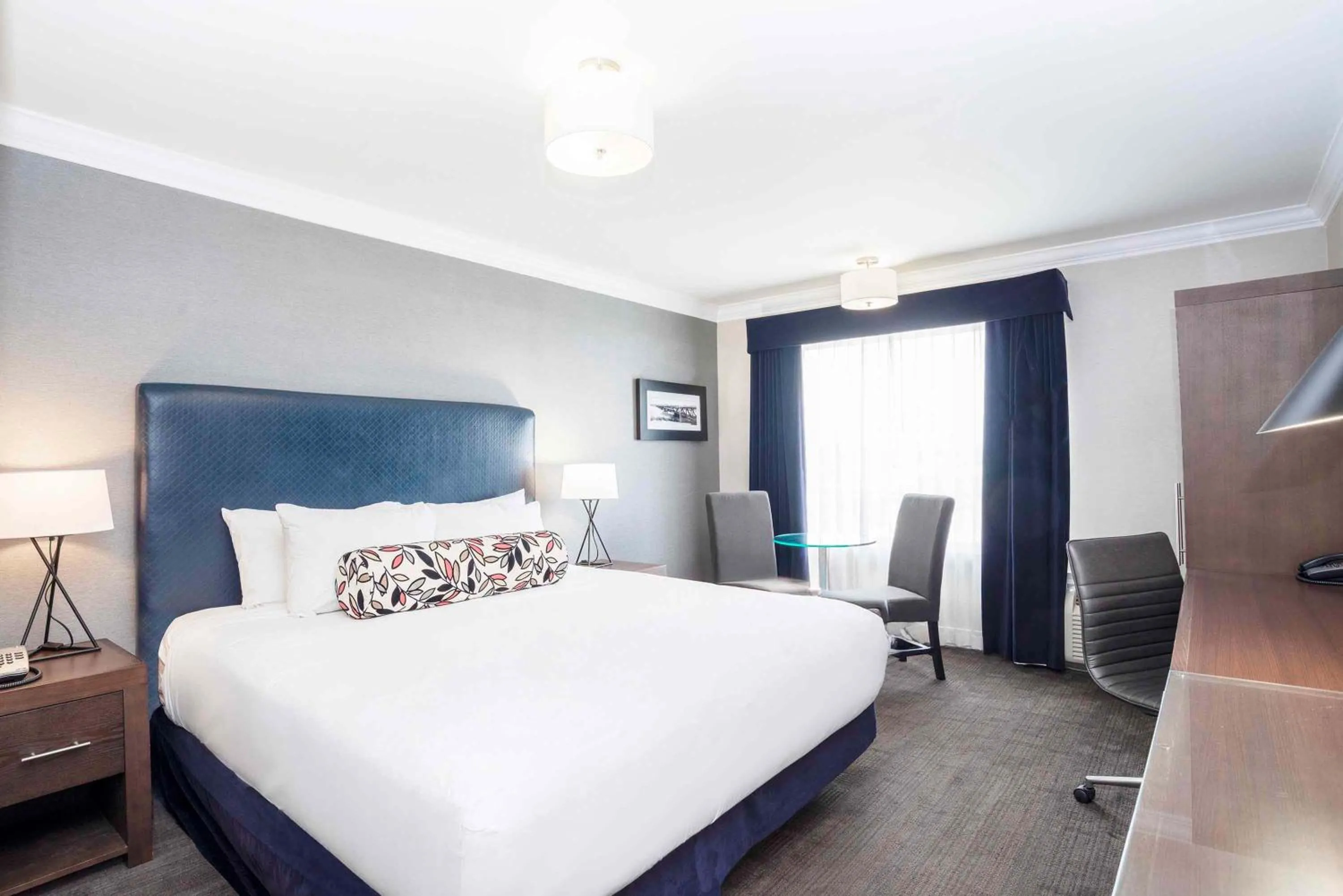 Studio Suite, 1 King Bed, Kitchenette in Sandman Signature Prince George Hotel