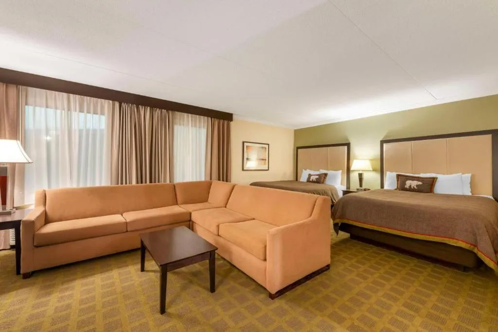 Family Queen Suite with Sofa Bed and Kitchenette in Best Western Plus White Bear Country Inn