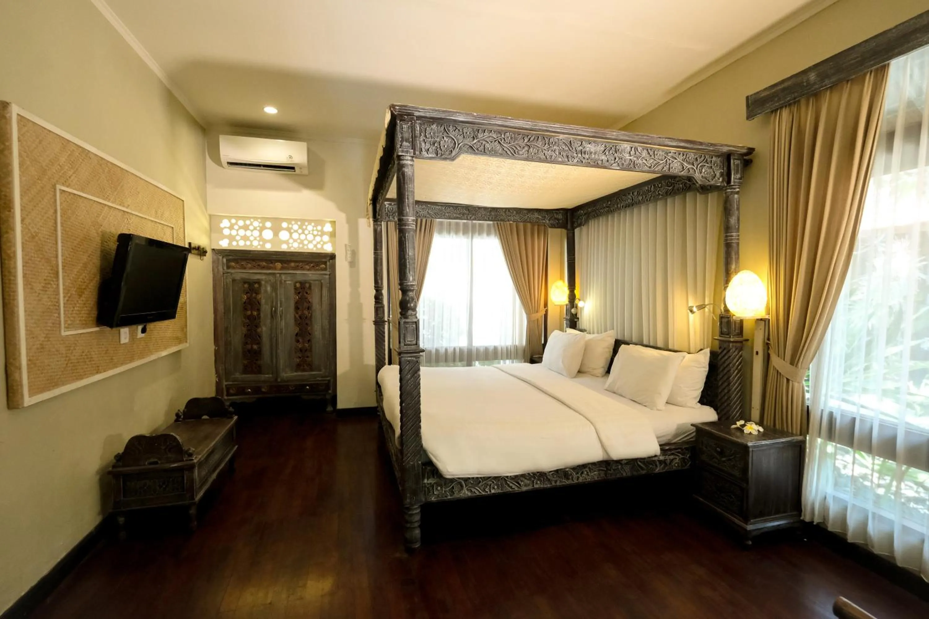 Honeymooner Room in Peneeda View Beach Hotel