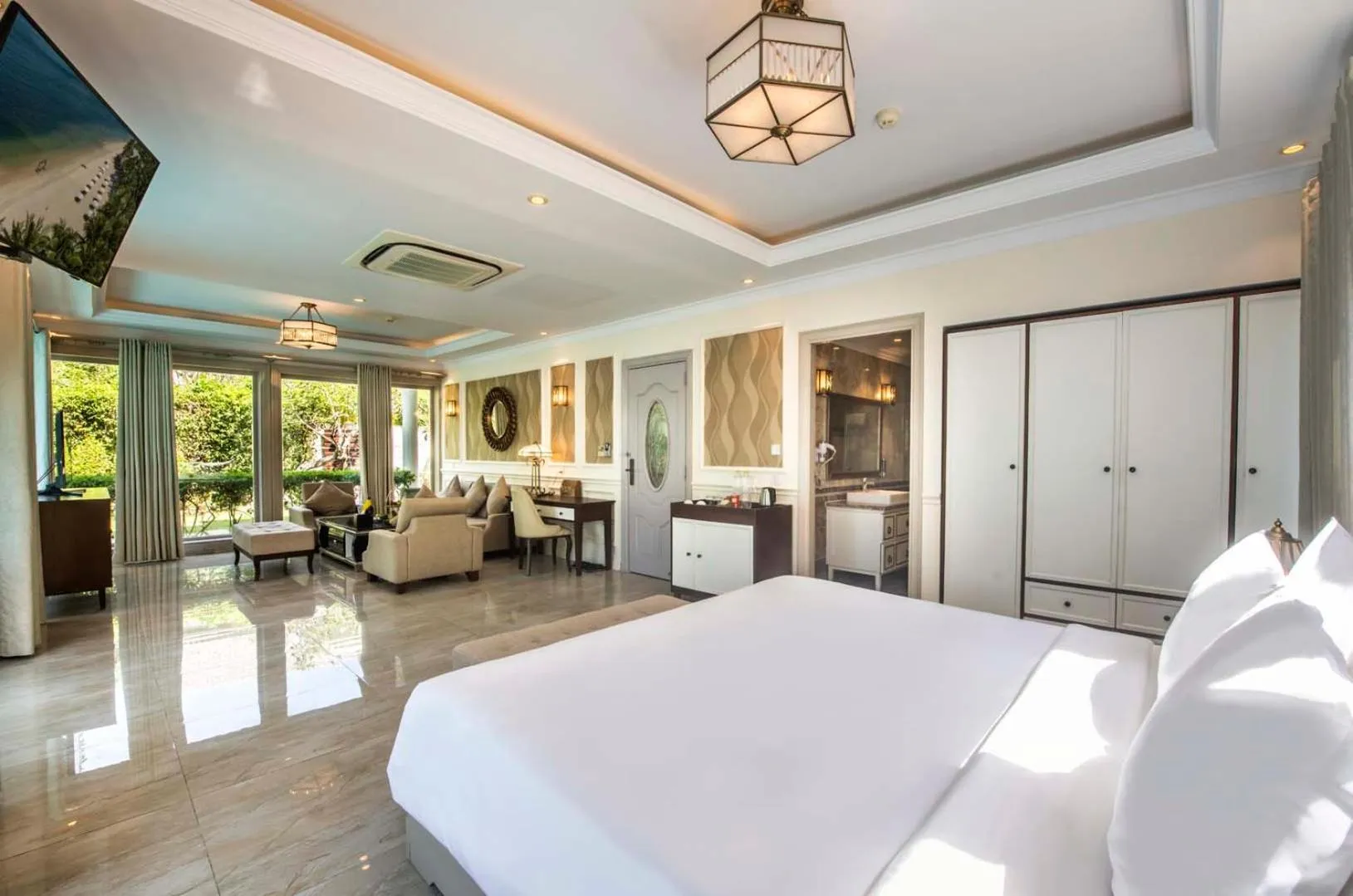 Executive Suite Seaview in Hon Tam Resort