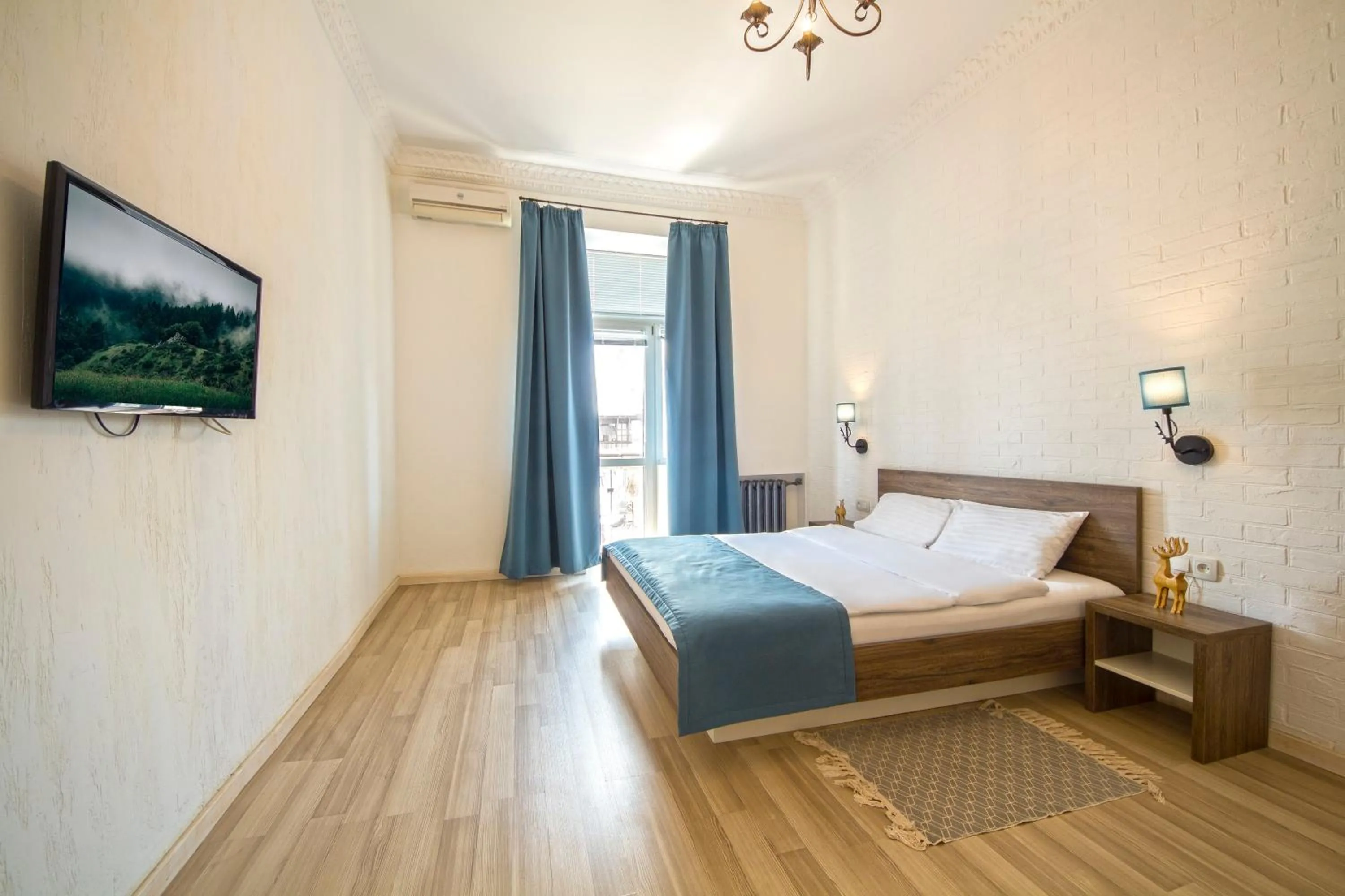 Deluxe Apartment with balcony and city view - Khreschatyk Str., 29 in Central Dayflat Apartments