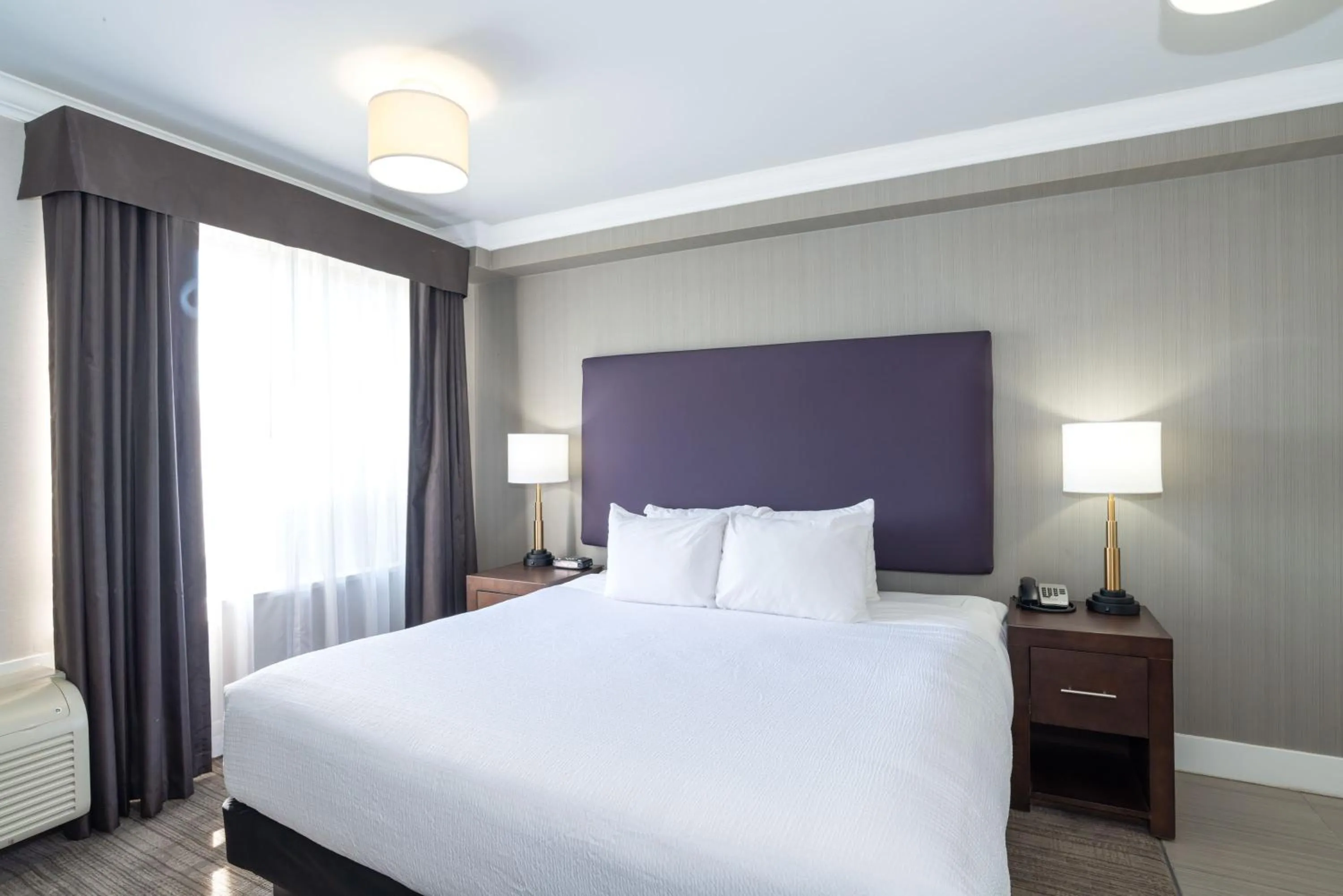 Jacuzzi Suite, 1 King Bed, Kitchen in Sandman Hotel & Suites Calgary South